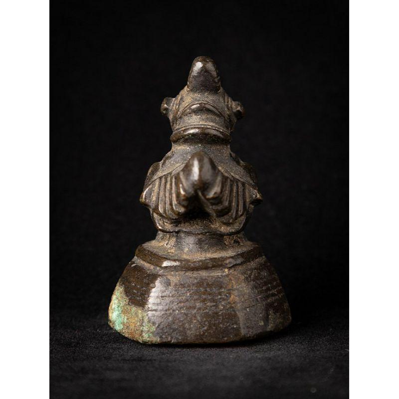 Material: bronze.
Measures: 5, 2 cm high. 
3, 5 cm wide and 3, 9 cm deep.
Weight: 0.161 kgs.
Originating from Burma.
19th Century.
 