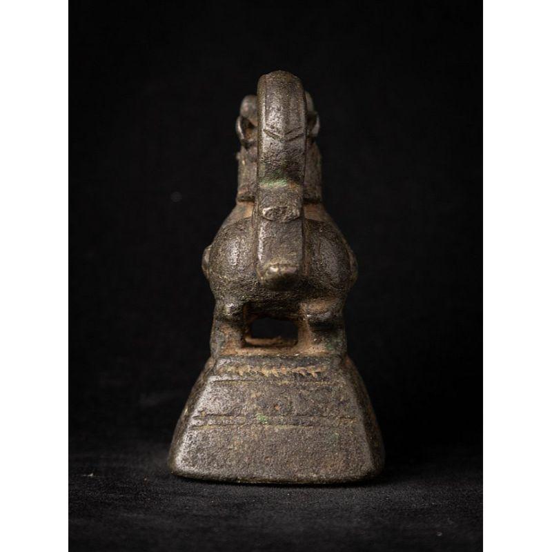 Material: bronze
6,9 cm high 
3,8 cm wide and 4,7 cm deep
Weight: 0.321 kgs
Originating from Burma
19th Century

