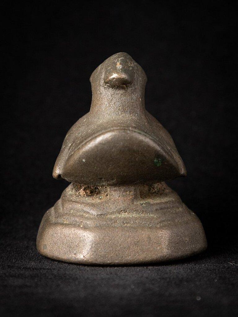 Material: bronze
4 cm high 
3,5 cm wide and 3,6 cm deep
Weight: 0.155 kgs
Originating from Burma
19th century.
 
