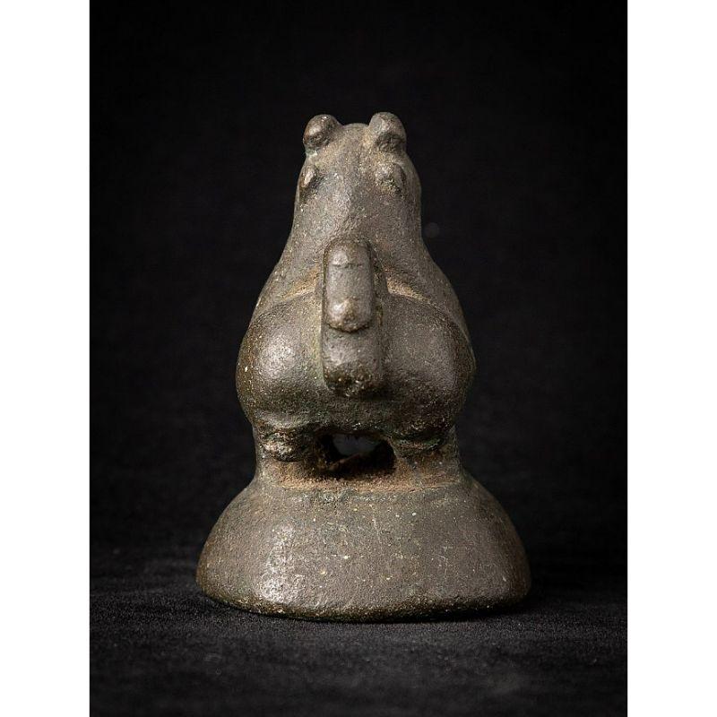 Material: bronze
6 cm high 
4,1 cm wide and 4,8 cm deep
Weight: 0.300 kgs
Originating from Burma
18th century

