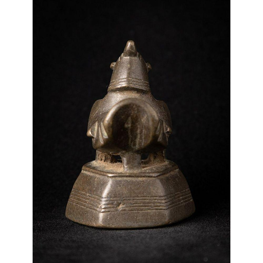 Material: bronze
4,8 cm high 
3,6 cm wide and 3,9 cm deep
Weight: 0.160 kgs
Originating from Burma
19th century

