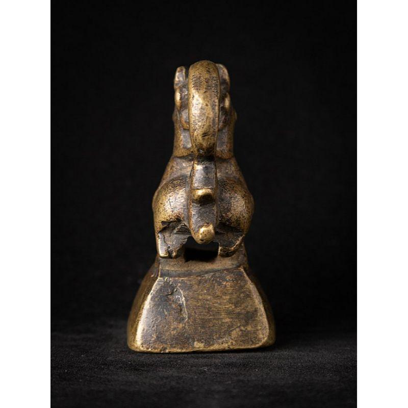 Material: bronze
Measures: 6,8 cm high 
3,7 cm wide and 4,7 cm deep
Weight: 0.256 kgs
Originating from Burma
19th century.
 