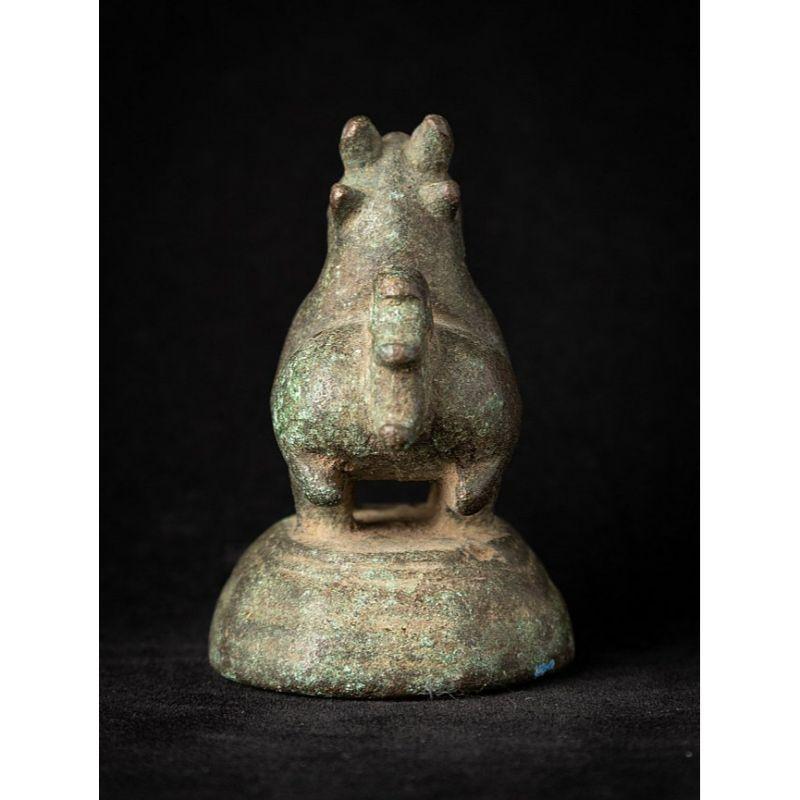 Material: bronze
Measures: 6,2 cm high 
4,2 cm wide and 5 cm deep
Weight: 0.311 kgs
Originating from Burma
18th century.
  