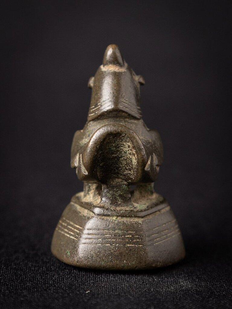 Material: bronze
5,3 cm high 
3,4 cm wide and 3,5 cm deep
Weight: 0.134 kgs
Originating from Burma
18th century
