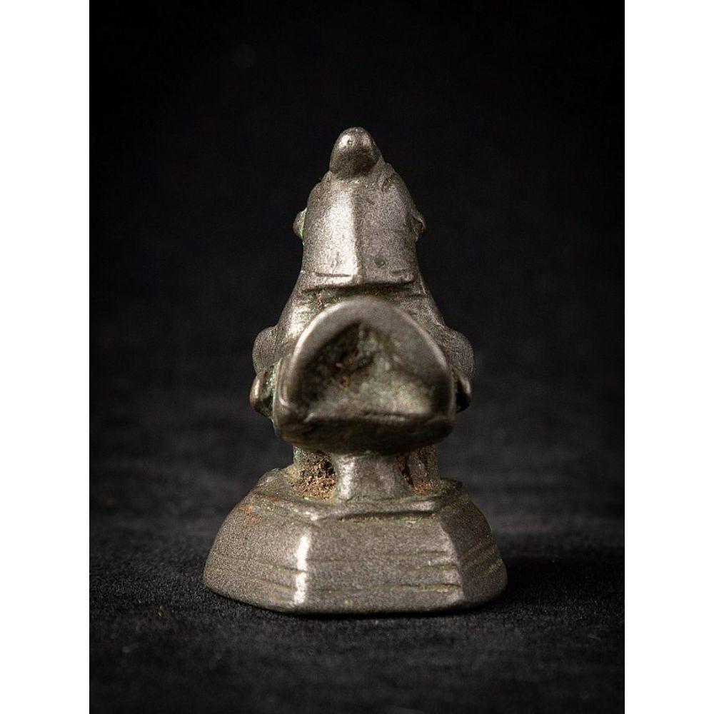 Material: bronze
4,1 cm high 
2,8 cm wide and 3,1 cm deep
Weight: 0.079 kgs
Originating from Burma
19th century












