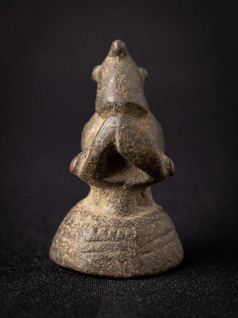MATERIAL : bronze
5,5 cm de hauteur 
3,3 cm de large et 3,5 cm de profondeur
Poids : 0,154 kgs
Originaire de Birmanie
19ème siècle
