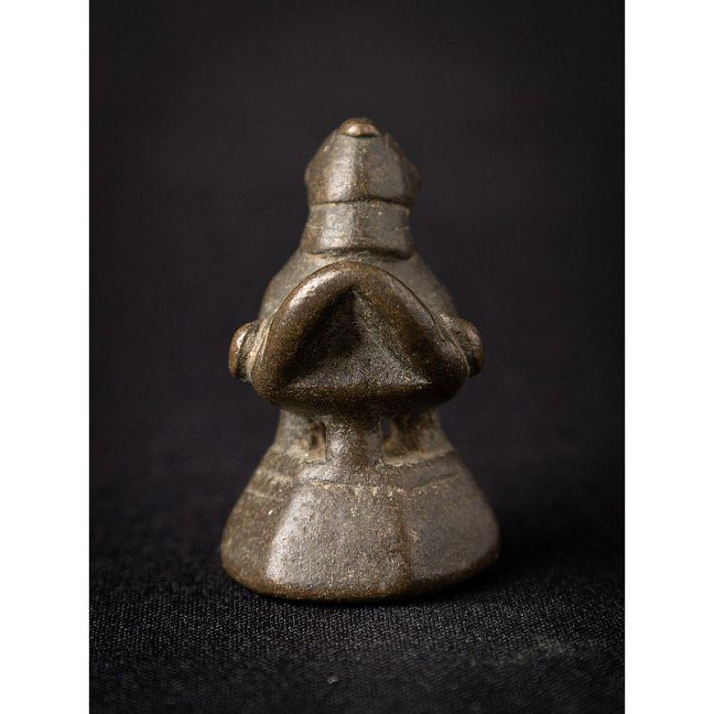 Material: bronze
4,9 cm high 
3,1 cm wide and 3,1 cm deep
Weight: 0.151 kgs
Originating from Burma
18th century.

