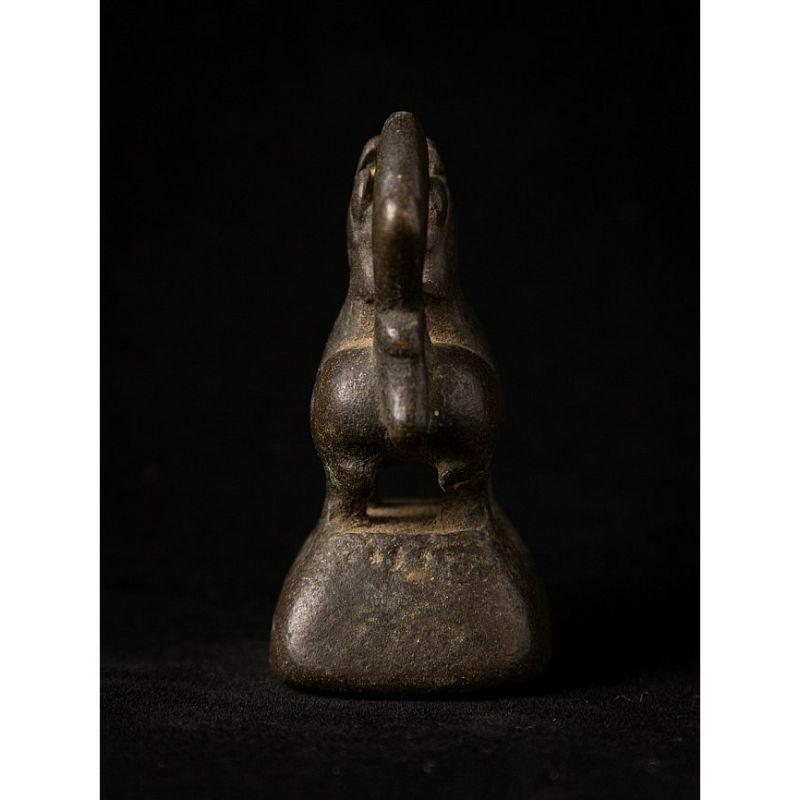 Material: bronze
Measures: 5,7 cm high 
2,8 cm wide and 3,4 cm deep
Weight: 0.141 kgs
Originating from Burma
18th century.

