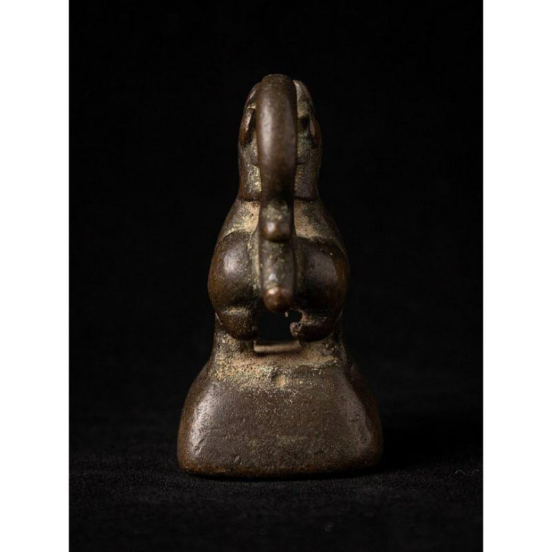 Material: bronze
5,4 cm high 
2,9 cm wide and 3,6 cm deep
Weight: 0.146 kgs
Originating from Burma
18th century

