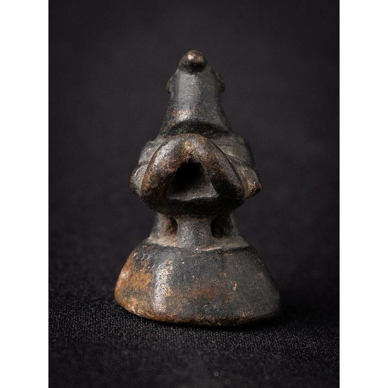 Material: bronze
5,1 cm high 
3,2 cm wide and 3,8 cm deep
Weight: 0.146 kgs
Originating from Burma
18th century
