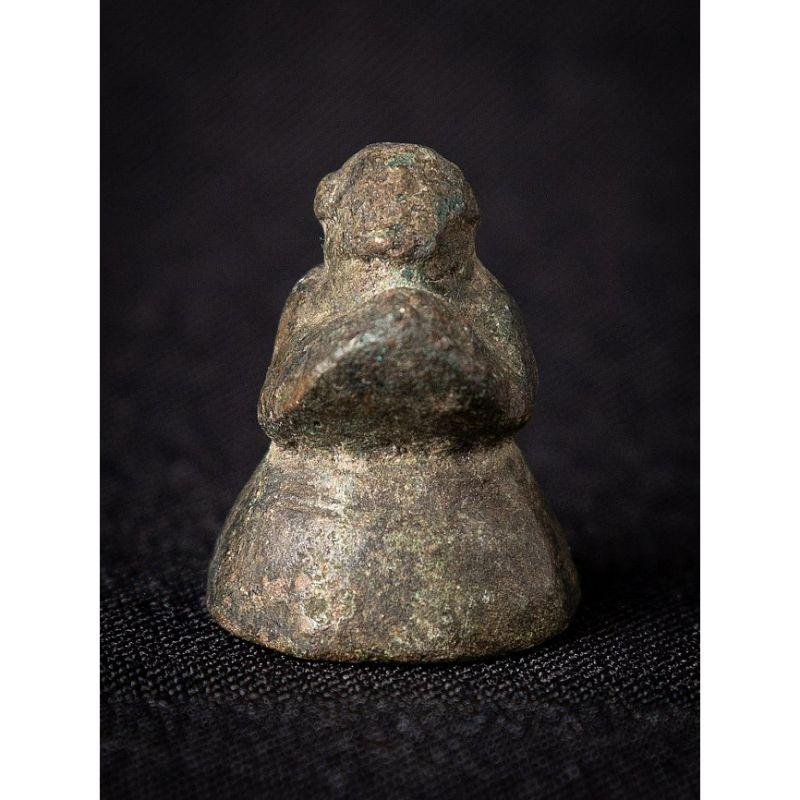 MATERIAL : bronze
2,6 cm de hauteur 
2 cm de large et 2,1 cm de profondeur
Poids : 0,032 kgs
Originaire de Birmanie
18ème siècle

