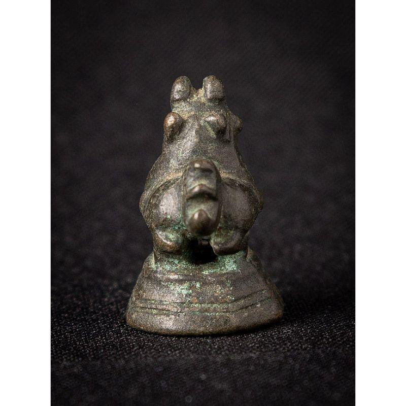 Material: bronze
3 cm high 
1,8 cm wide and 2,3 cm deep
Weight: 0.032 kgs
Originating from Burma
19th century

