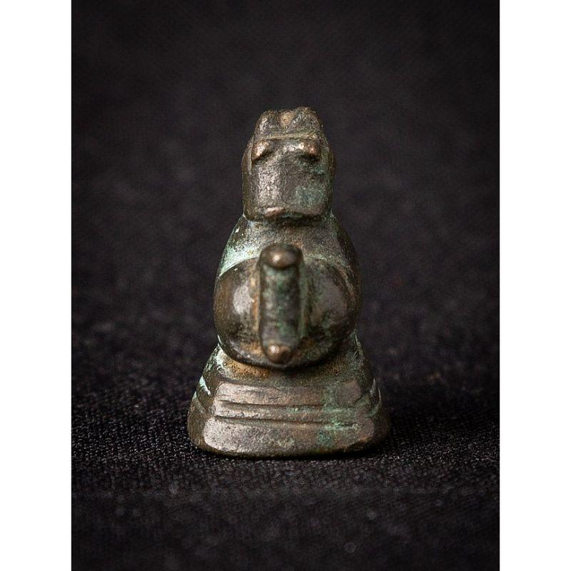 Material: bronze
2,9 cm high 
1,8 cm wide and 2,2 cm deep
Weight: 0.030 kgs
Originating from Burma
18th century

