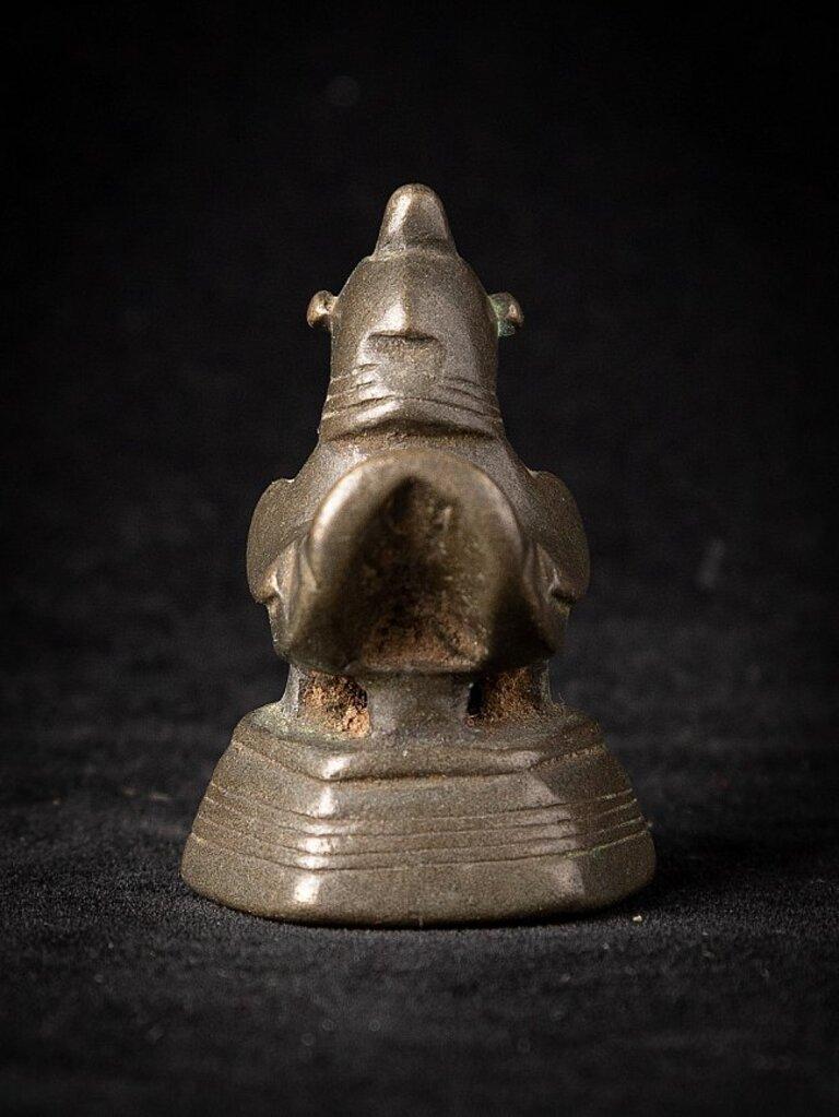Material: bronze
4,1 cm high 
2,8 cm wide and 2,9 cm deep
Weight: 0.080 kgs
Originating from Burma
19th century
