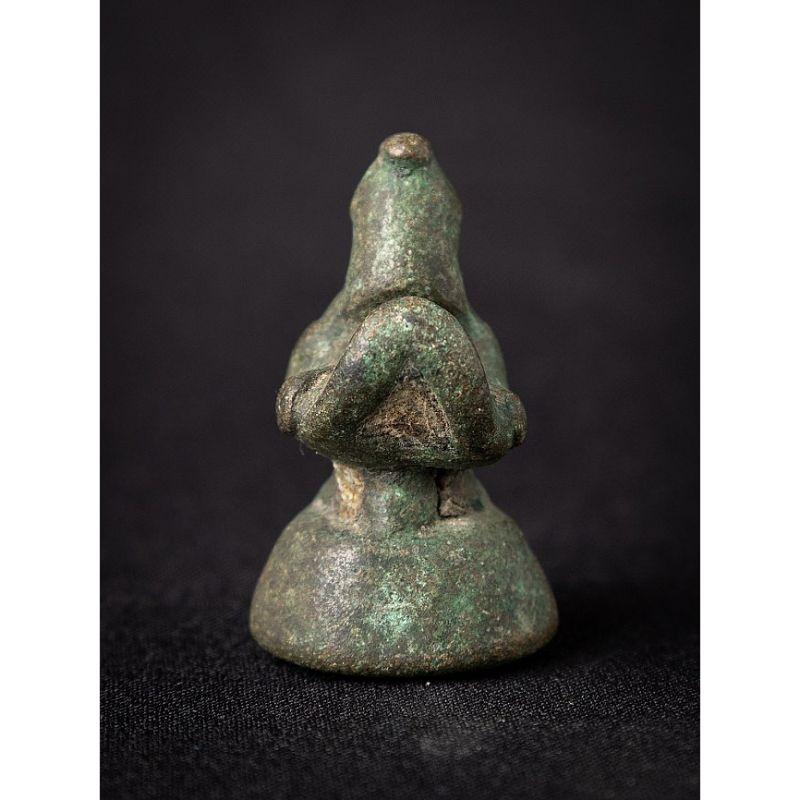Material: bronze
5,3 cm high 
3,1 cm wide and 4 cm deep
Weight: 0.148 kgs
Originating from Burma
18th century.

