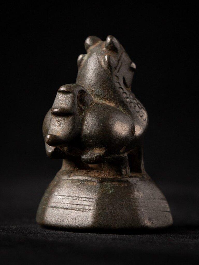 Antique bronze Opiumweight from Burma For Sale 4