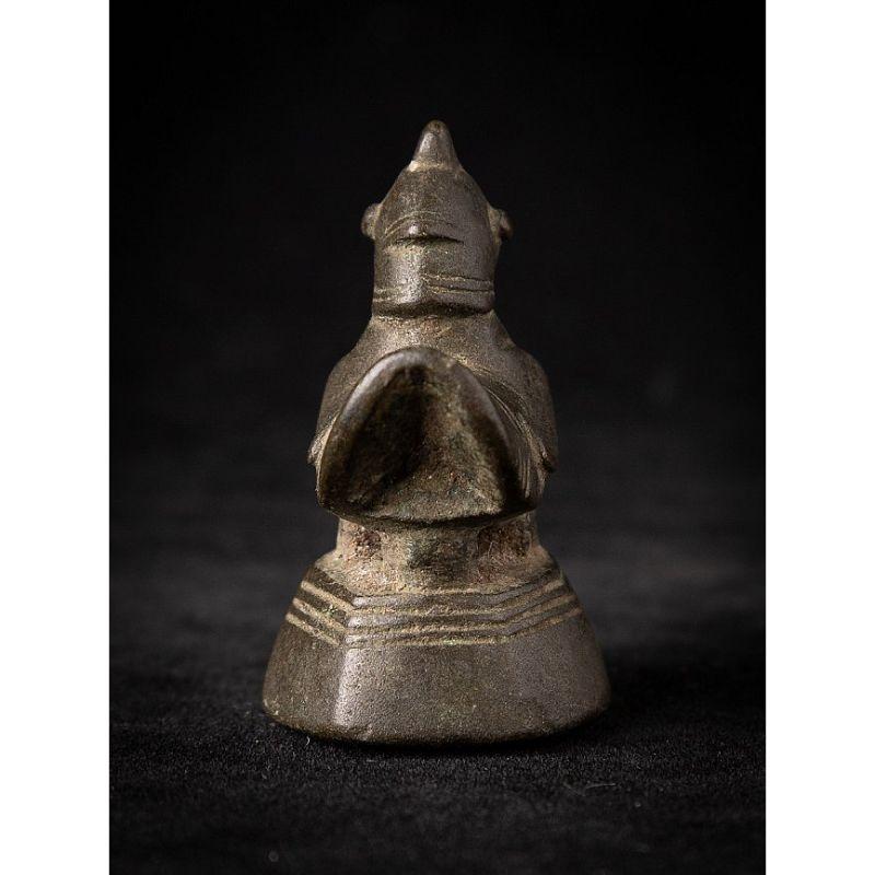 Material: bronze
4,3 cm high 
2,6 cm wide and 3 cm deep
Weight: 0.078 kgs
Originating from Burma
19th century

