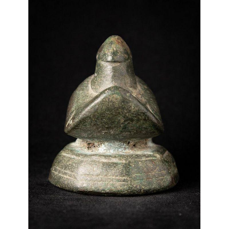 Material: bronze
4,9 cm high 
4,3 cm wide and 4,5 cm deep
Weight: 0.286 kgs
Originating from Burma
18th century

