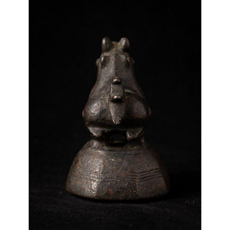 Material: bronze
5 cm high 
3,9 cm wide and 4 cm deep
Weight: 0.159 kgs
Originating from Burma
18th century

