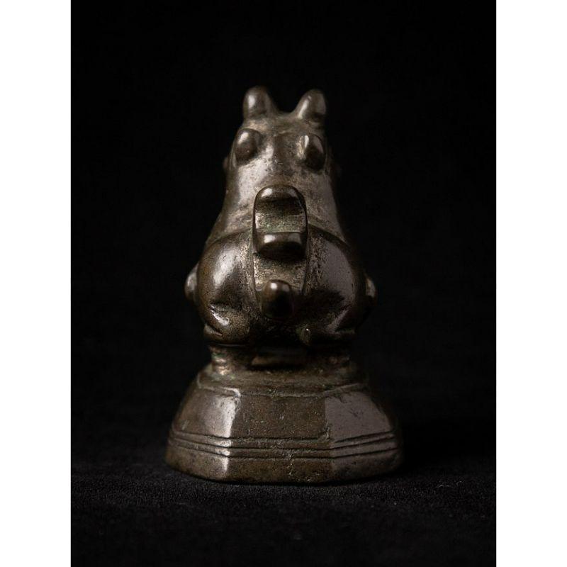 Material: bronze
5 cm high 
3,3 cm wide and 4,2 cm deep
Weight: 0.160 kgs
Originating from Burma
19th Century.

