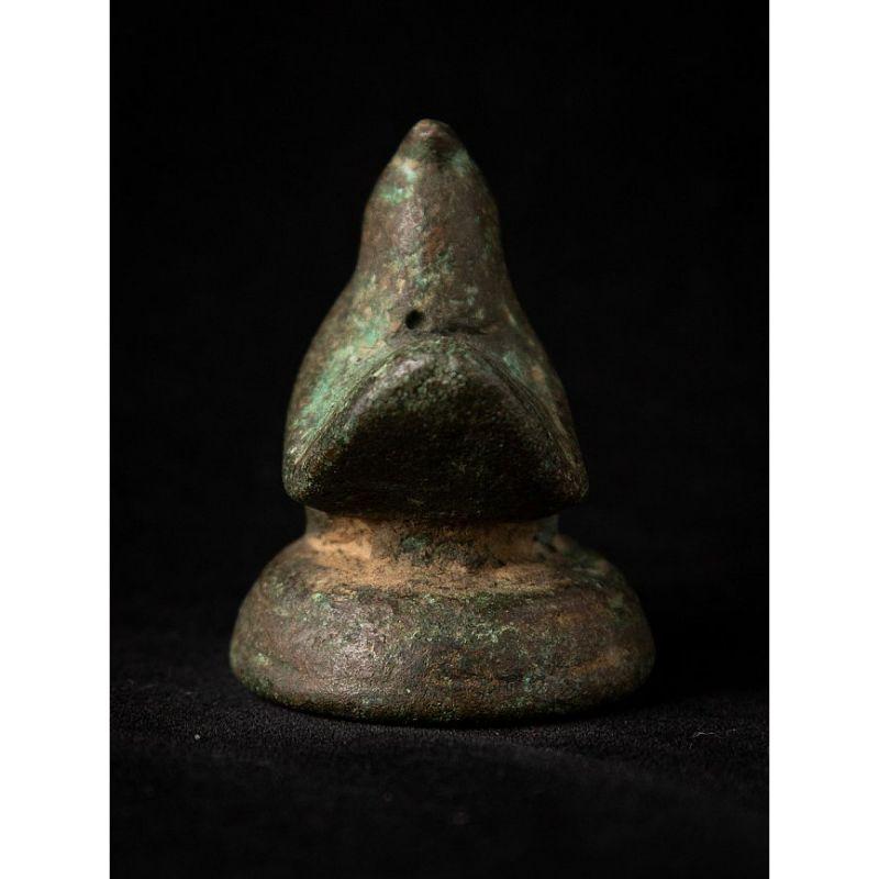 Material: bronze
4,4 cm high 
3,5 cm wide and 3,9 cm deep
Weight: 0.138 kgs
Originating from Burma
19th century.

