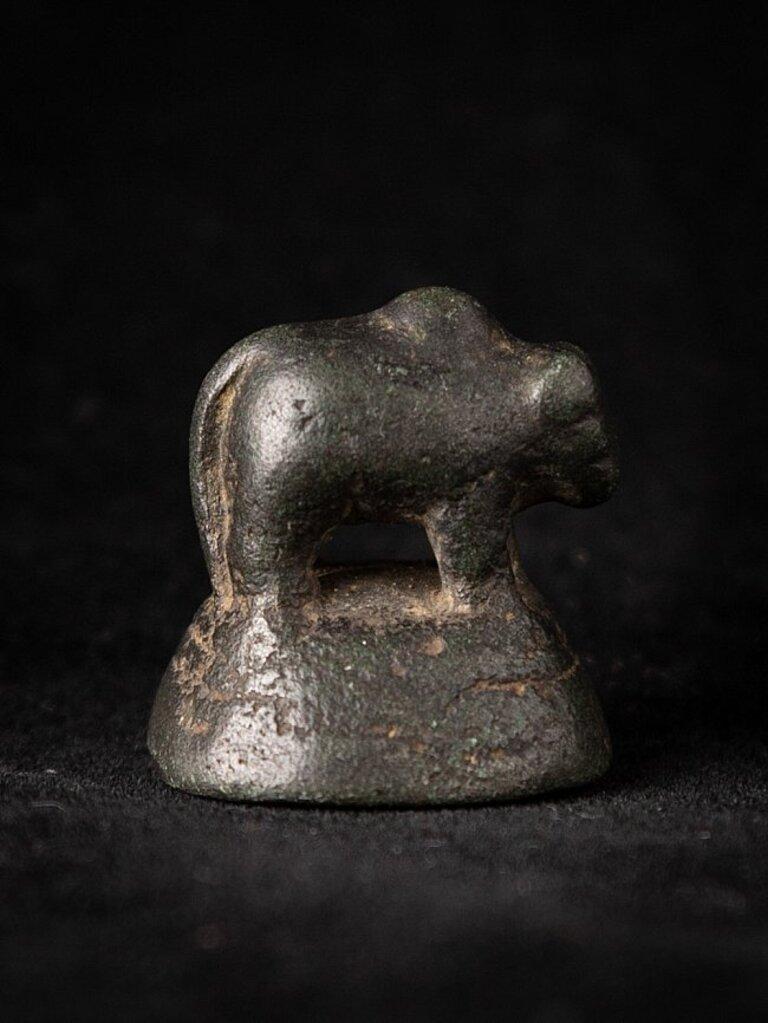 Poids en bronze ancien de type buffelo d'eau de Birmanie en opium Bon état - En vente à DEVENTER, NL