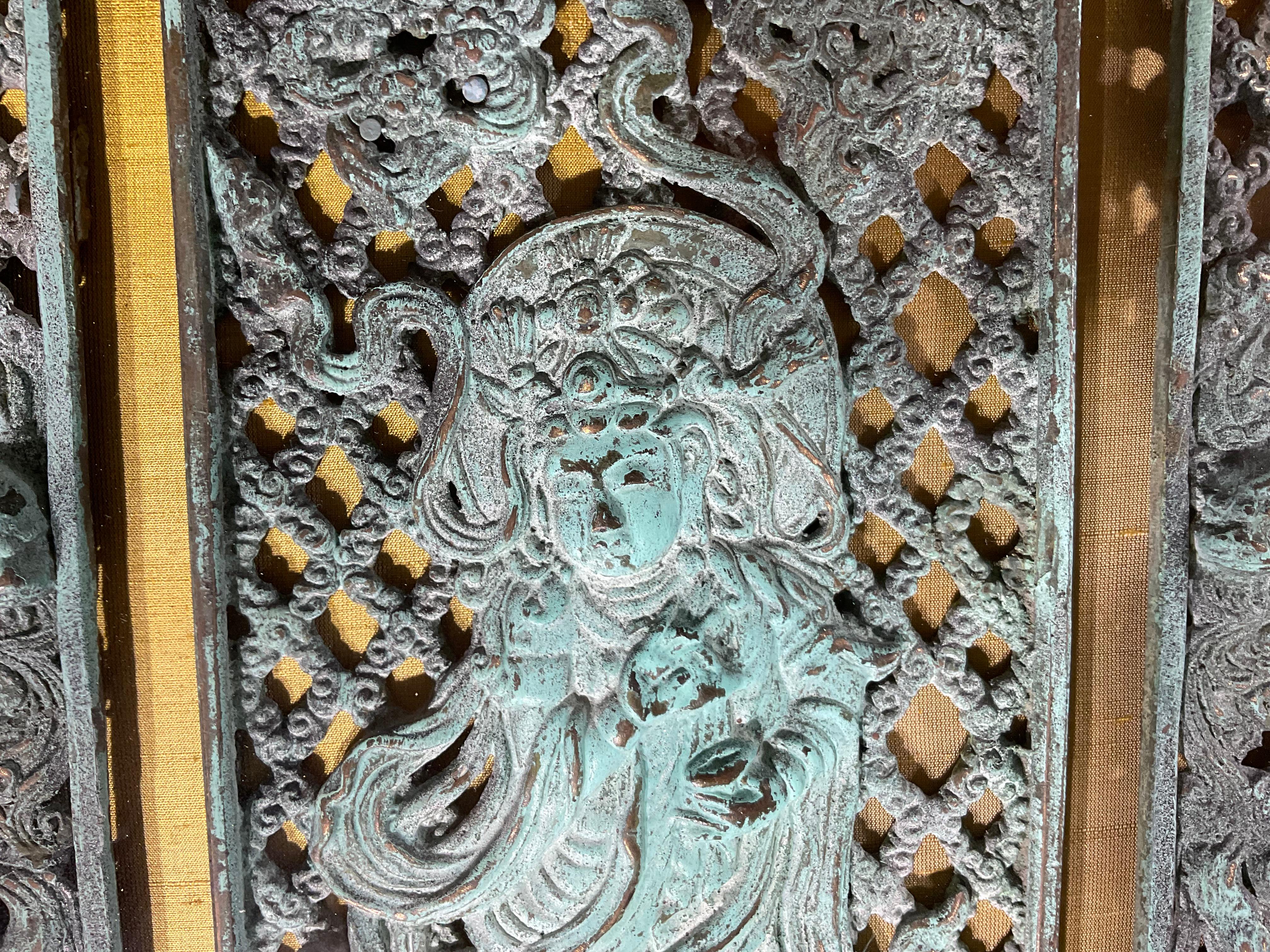 Boîte à ombres à panneaux en bronze antique - Art Déco Asiatique, Patina exquise en vente 5