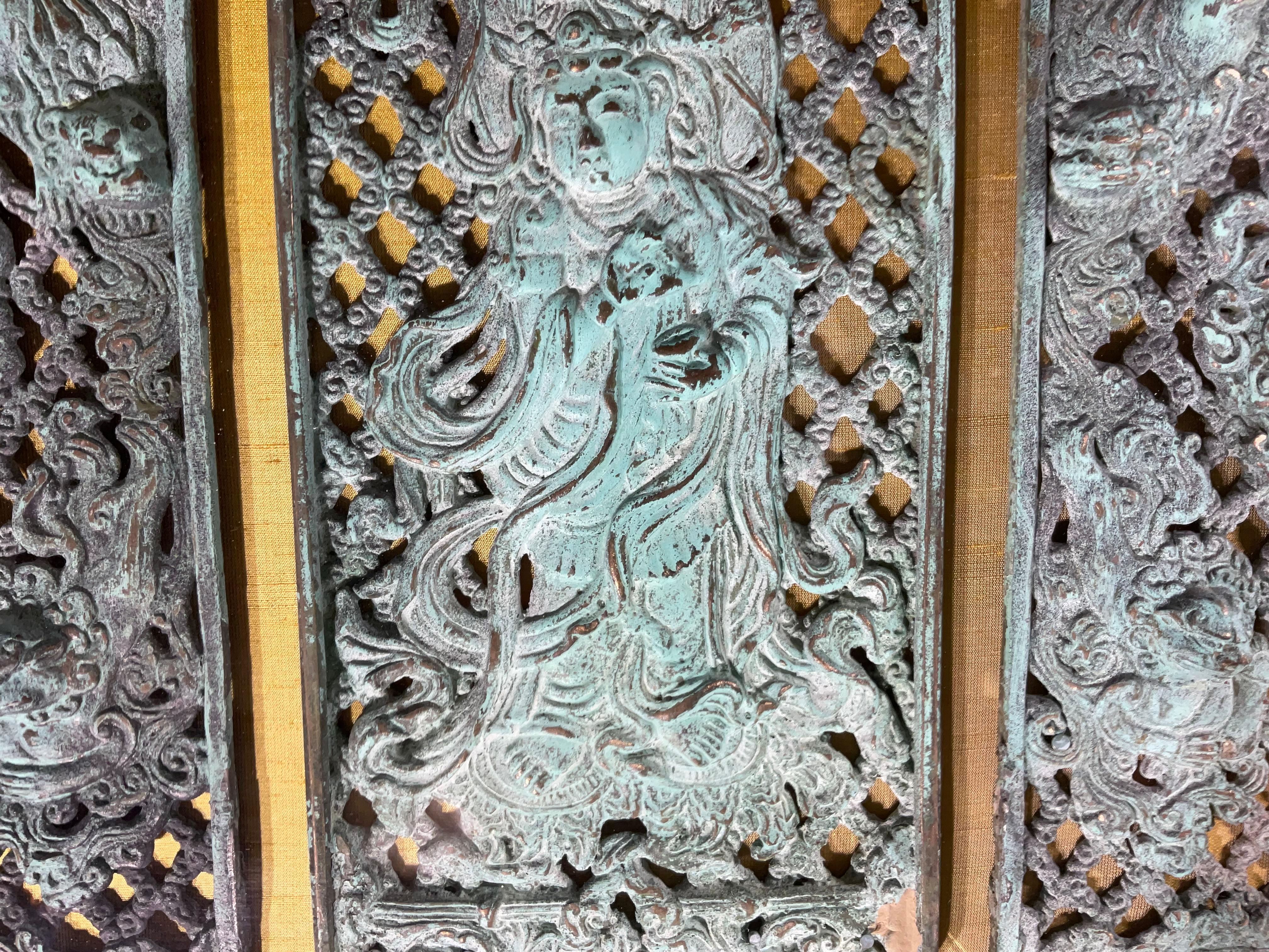 Boîte à ombres à panneaux en bronze antique - Art Déco Asiatique, Patina exquise en vente 7