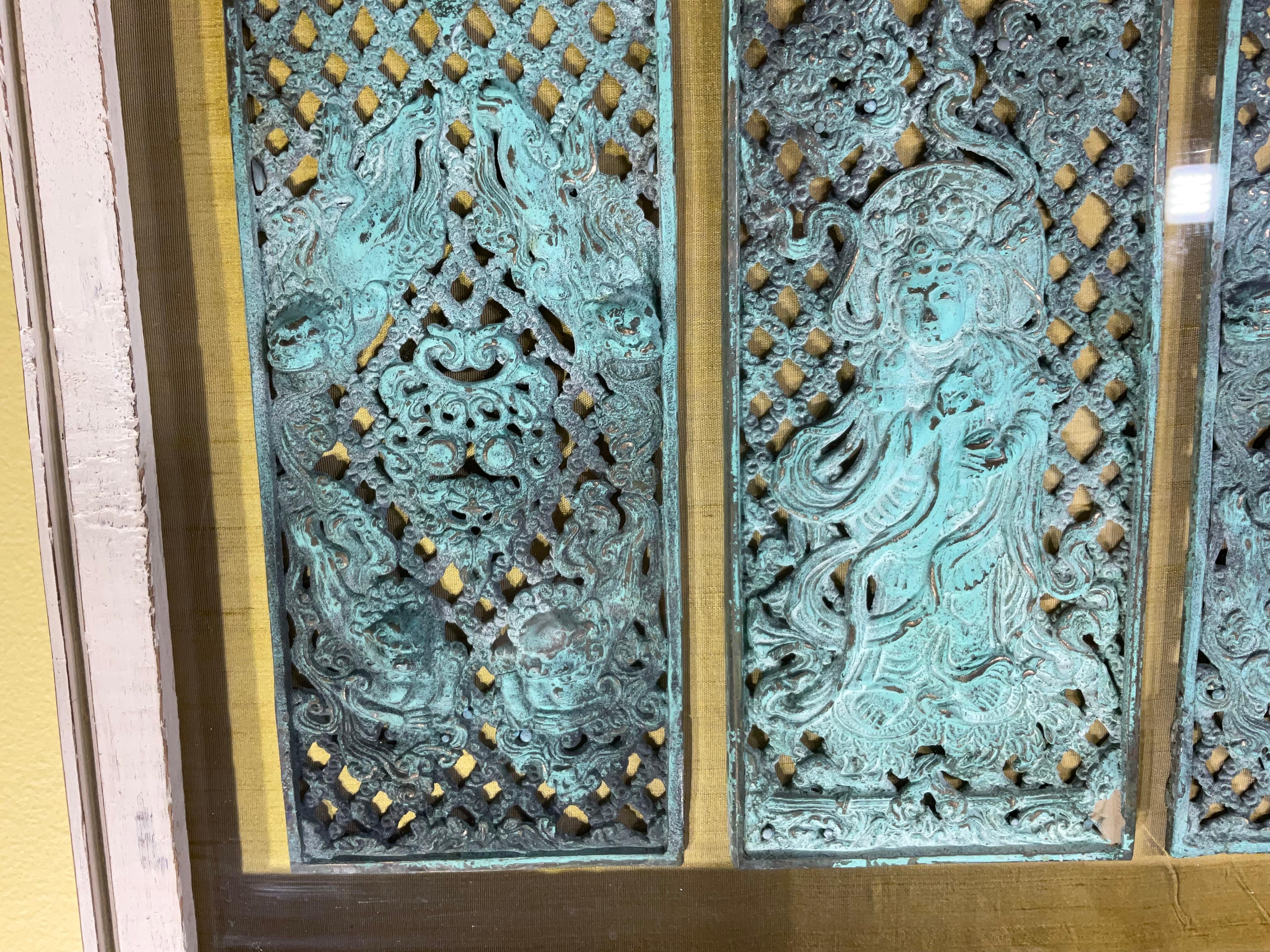 Bronze Boîte à ombres à panneaux en bronze antique - Art Déco Asiatique, Patina exquise en vente