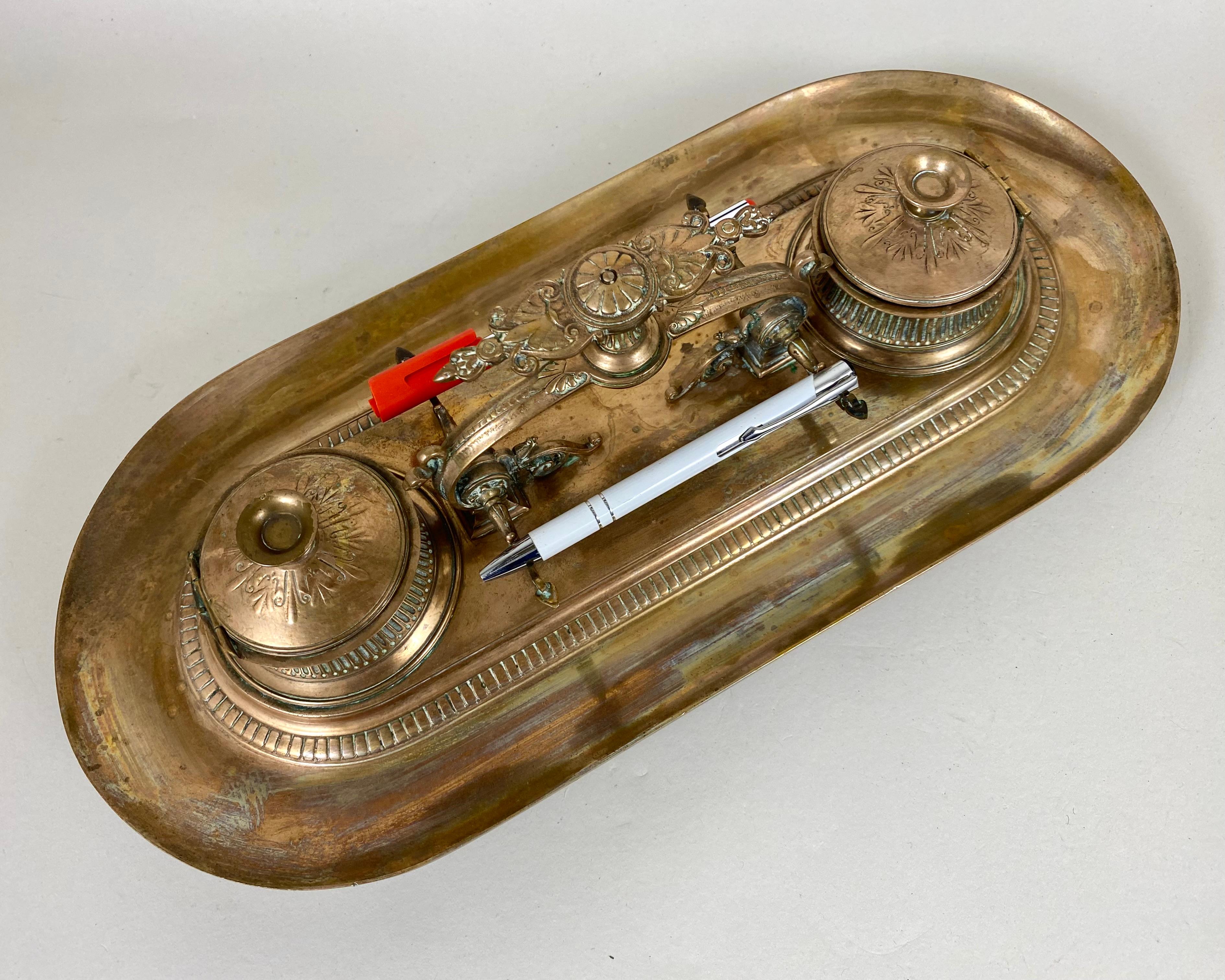 Antique Bronze Pen Tray & Double Inkwell Desk Set 19 Century, France In Good Condition In Bastogne, BE