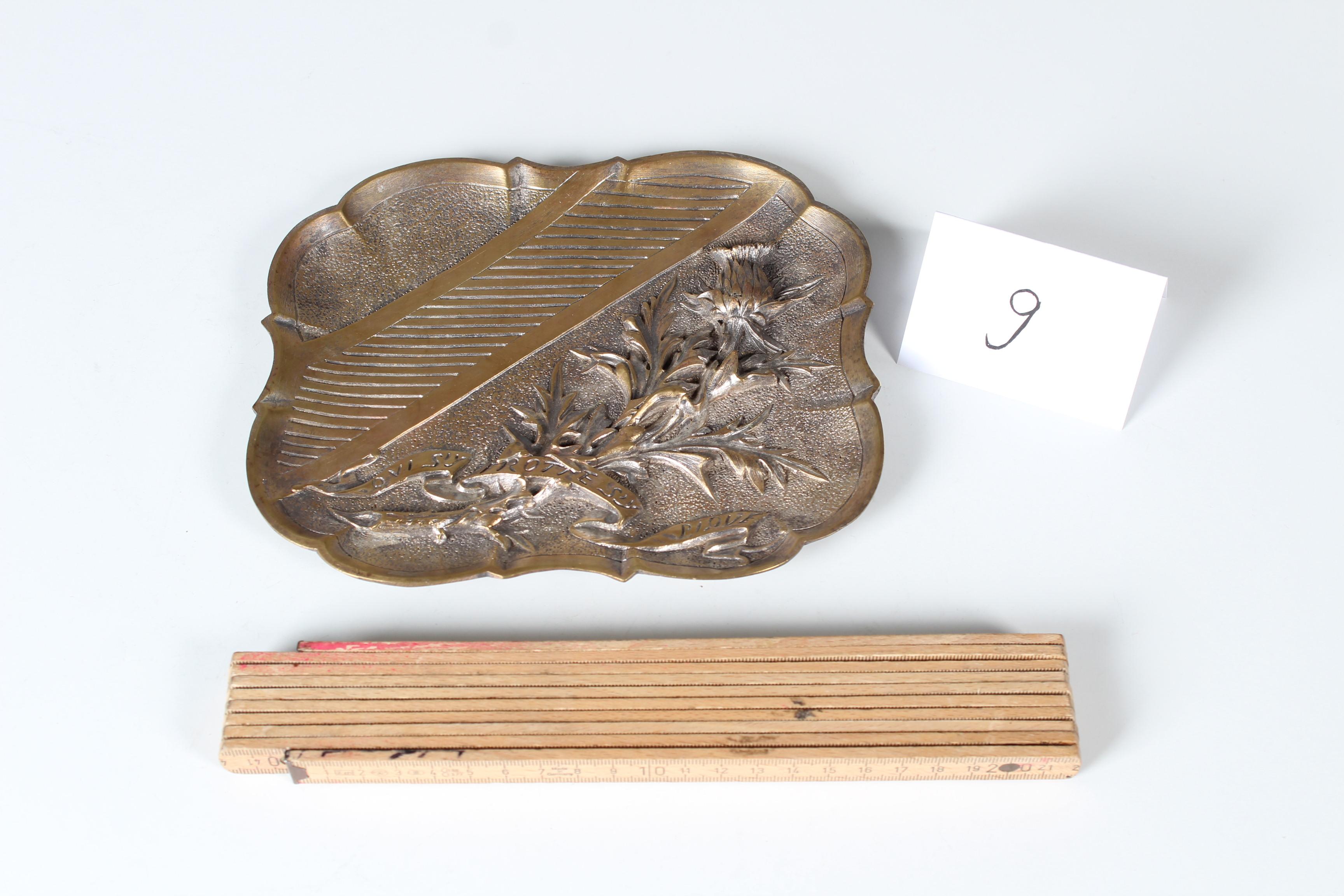 Antike Bronzeplatte, signiert 