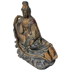 Statue de Kwan Yin inclinée en bronze ancien