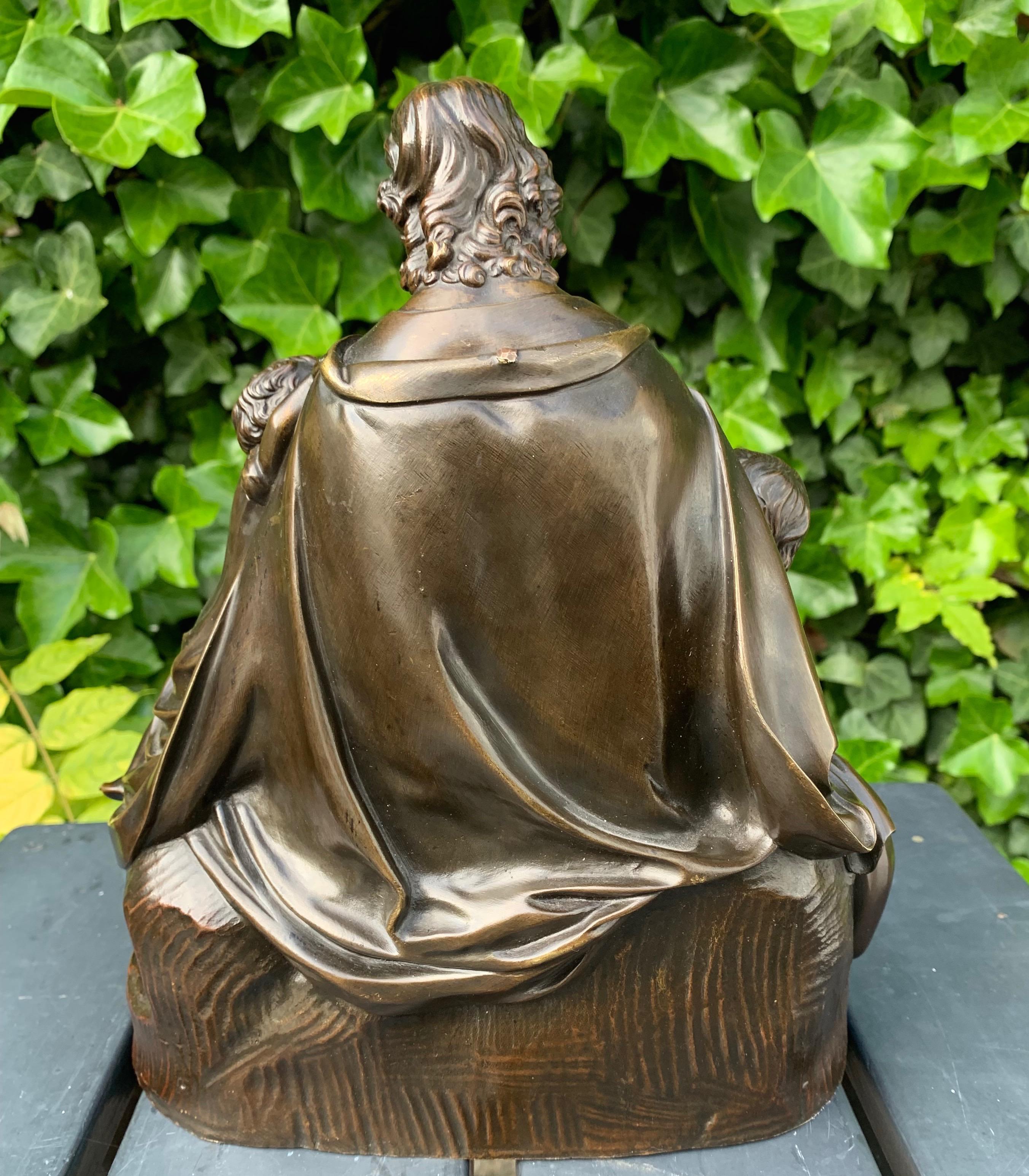 Scultura d'arte religiosa in bronzo antico / Statua raffigurante Cristo con bambini in vendita 1