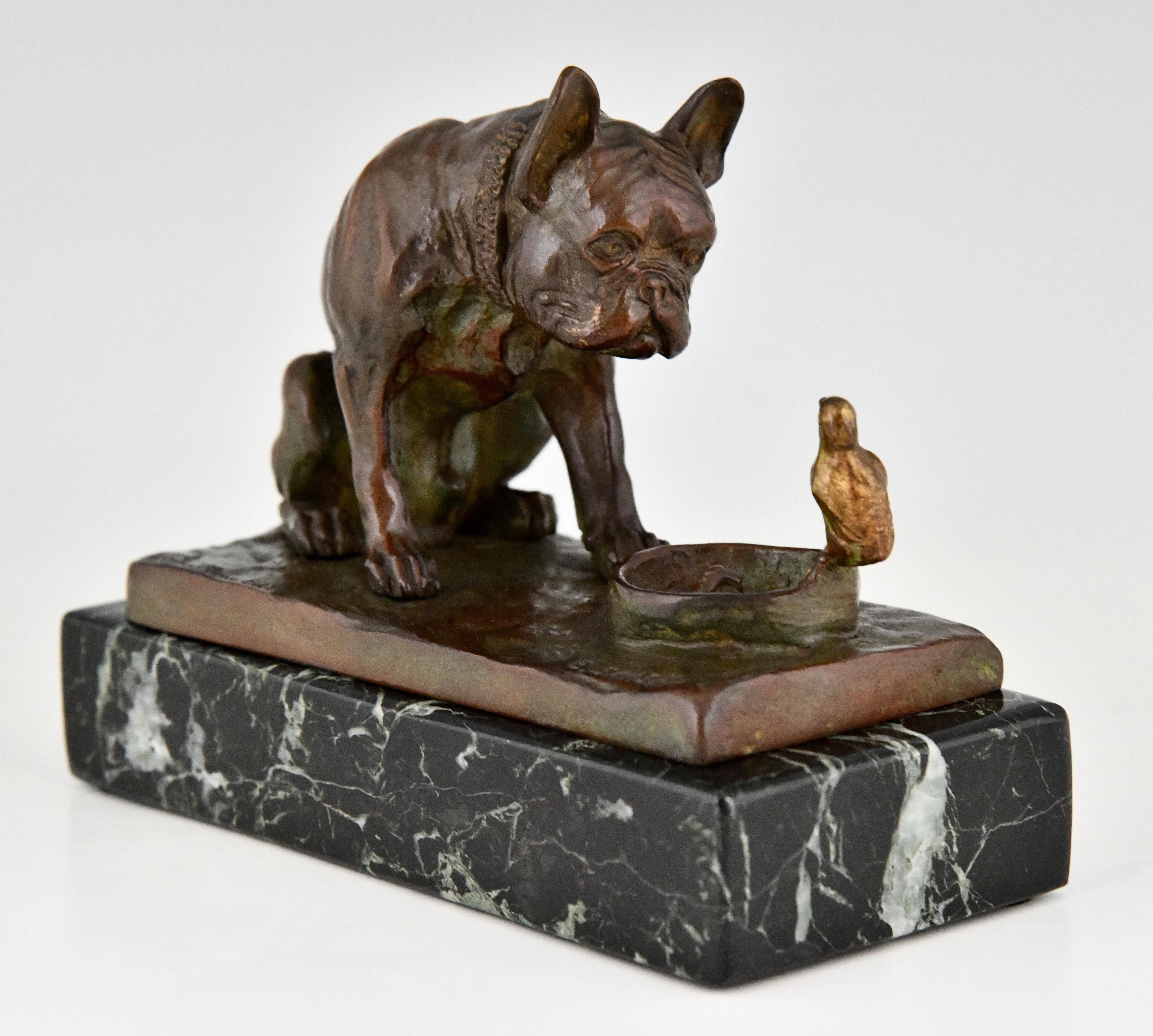 Art nouveau Sculpture ancienne en bronze Bulldog avec poussin E.M. Samson:: 1910