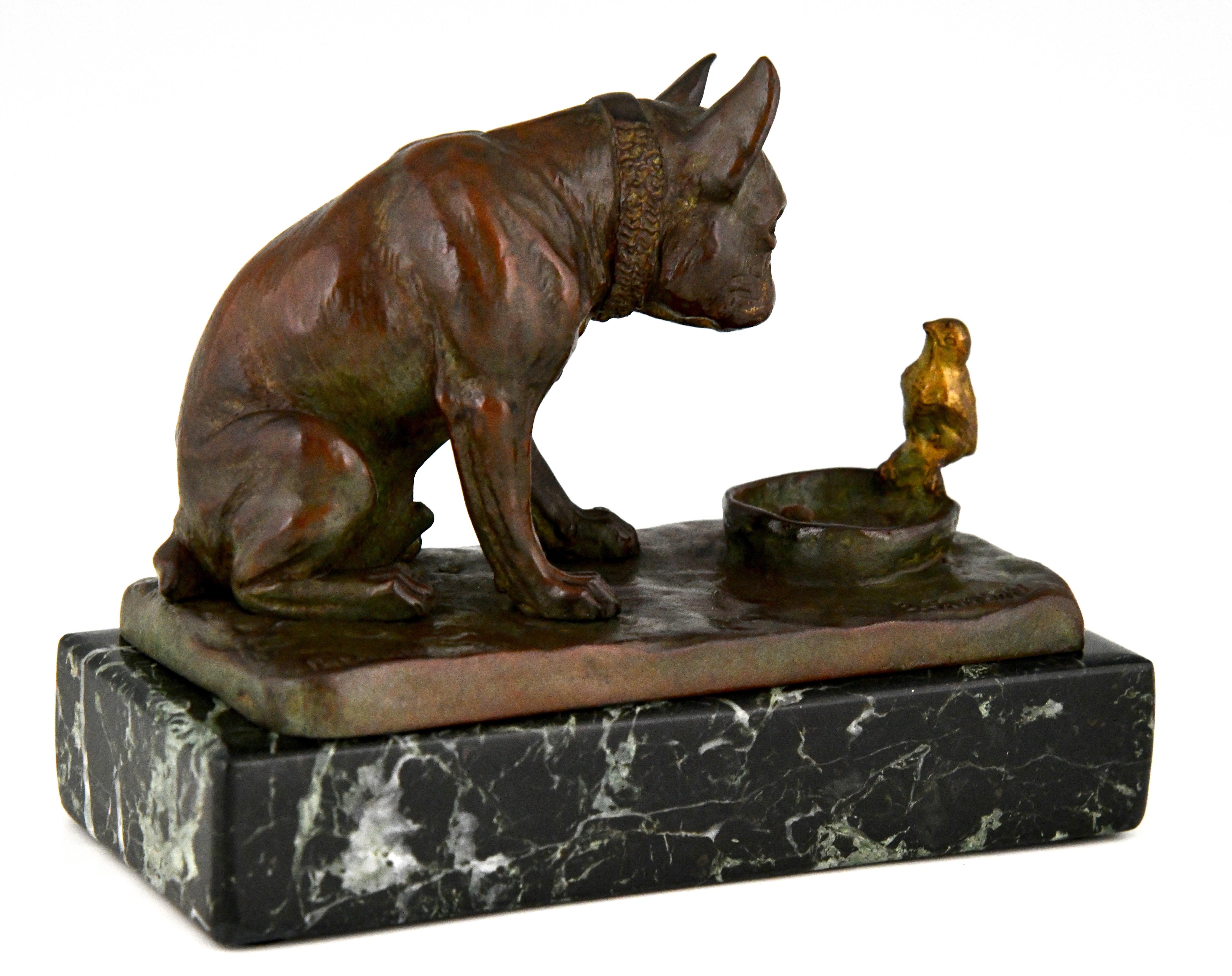 Bronze Sculpture ancienne en bronze Bulldog avec poussin E.M. Samson:: 1910