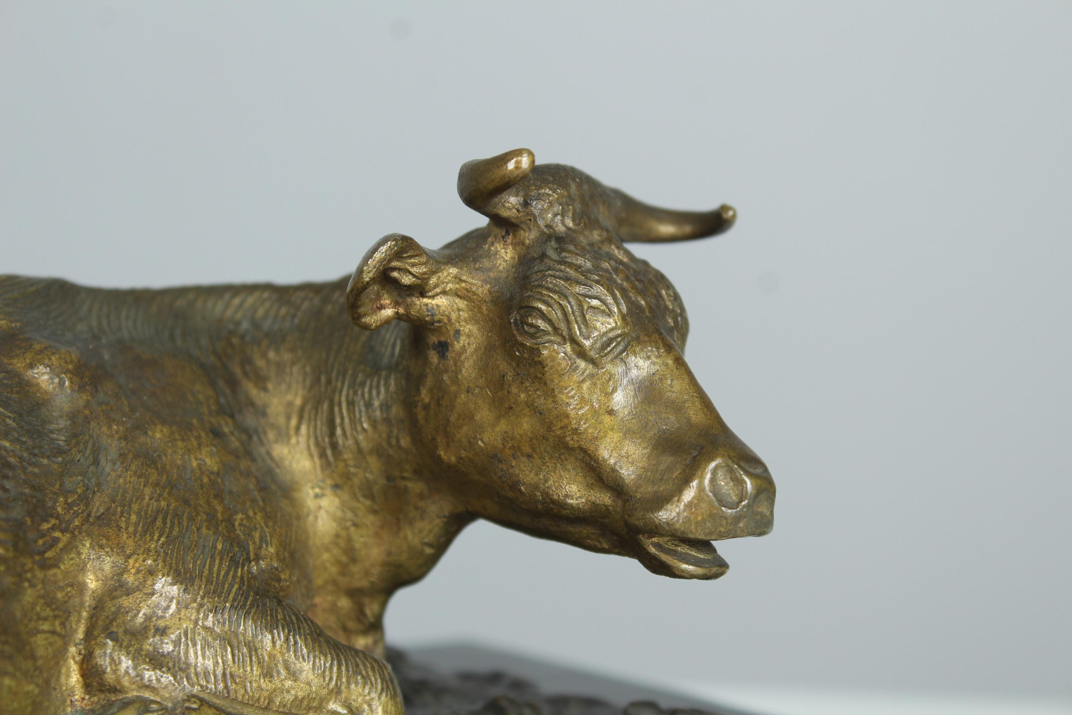 Bronze Sculpture ancienne en bronze de J.Berré, Vache au repos, France, 19ème siècle en vente