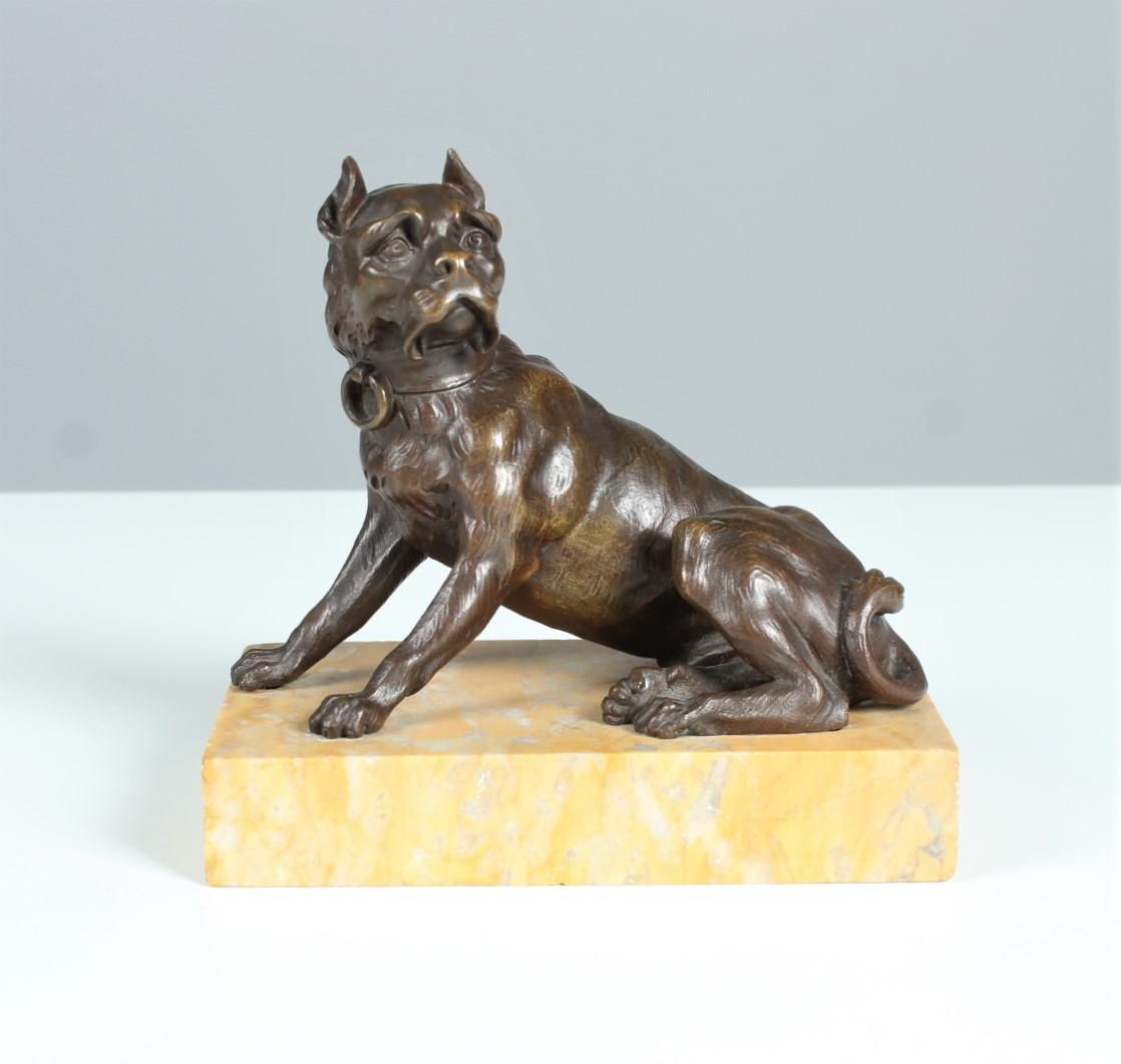 XIXe siècle Sculpture ancienne en bronze, chien, bouledogue, fin du 19e siècle en vente