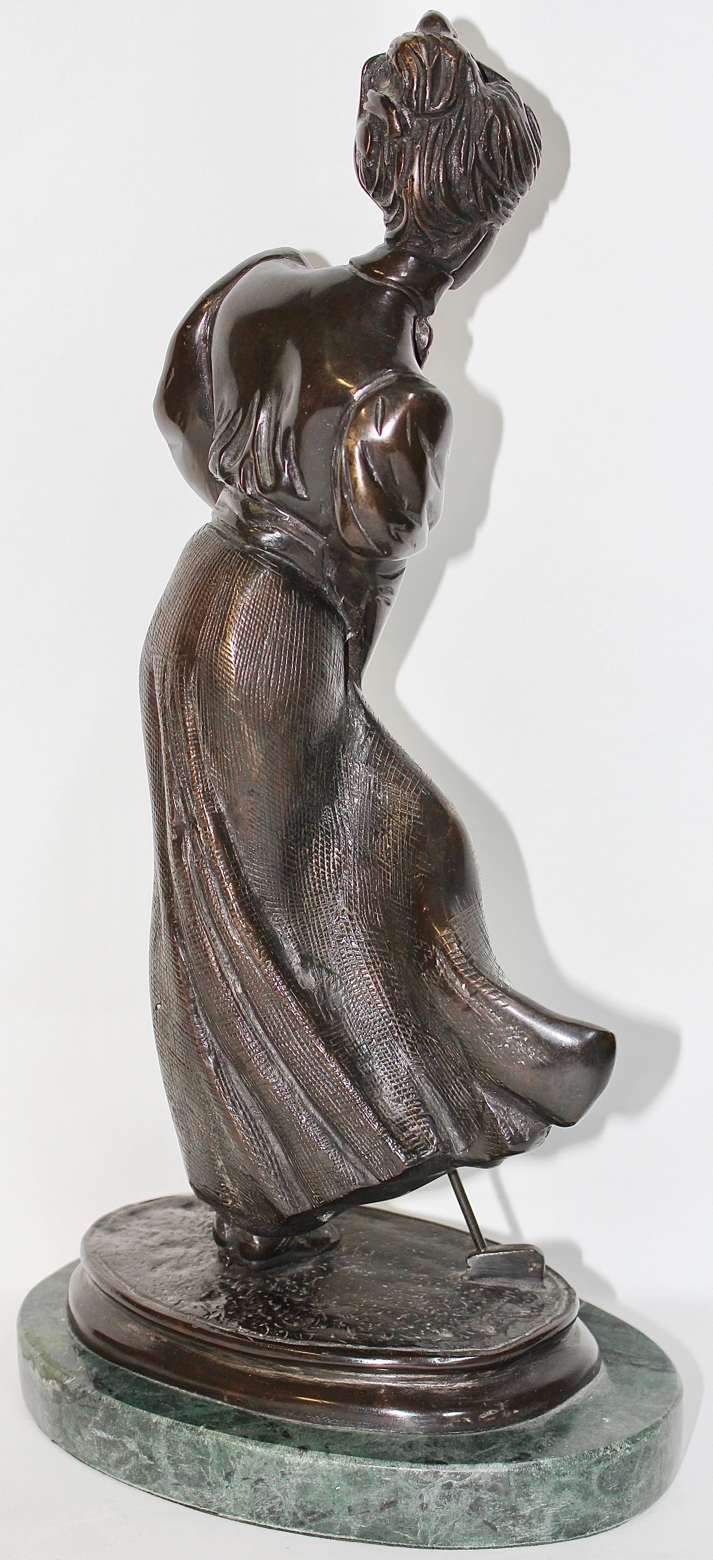 Antique Bronze Sculpture, Elegant Lady Playing Golf In Good Condition For Sale In Berlin, DE