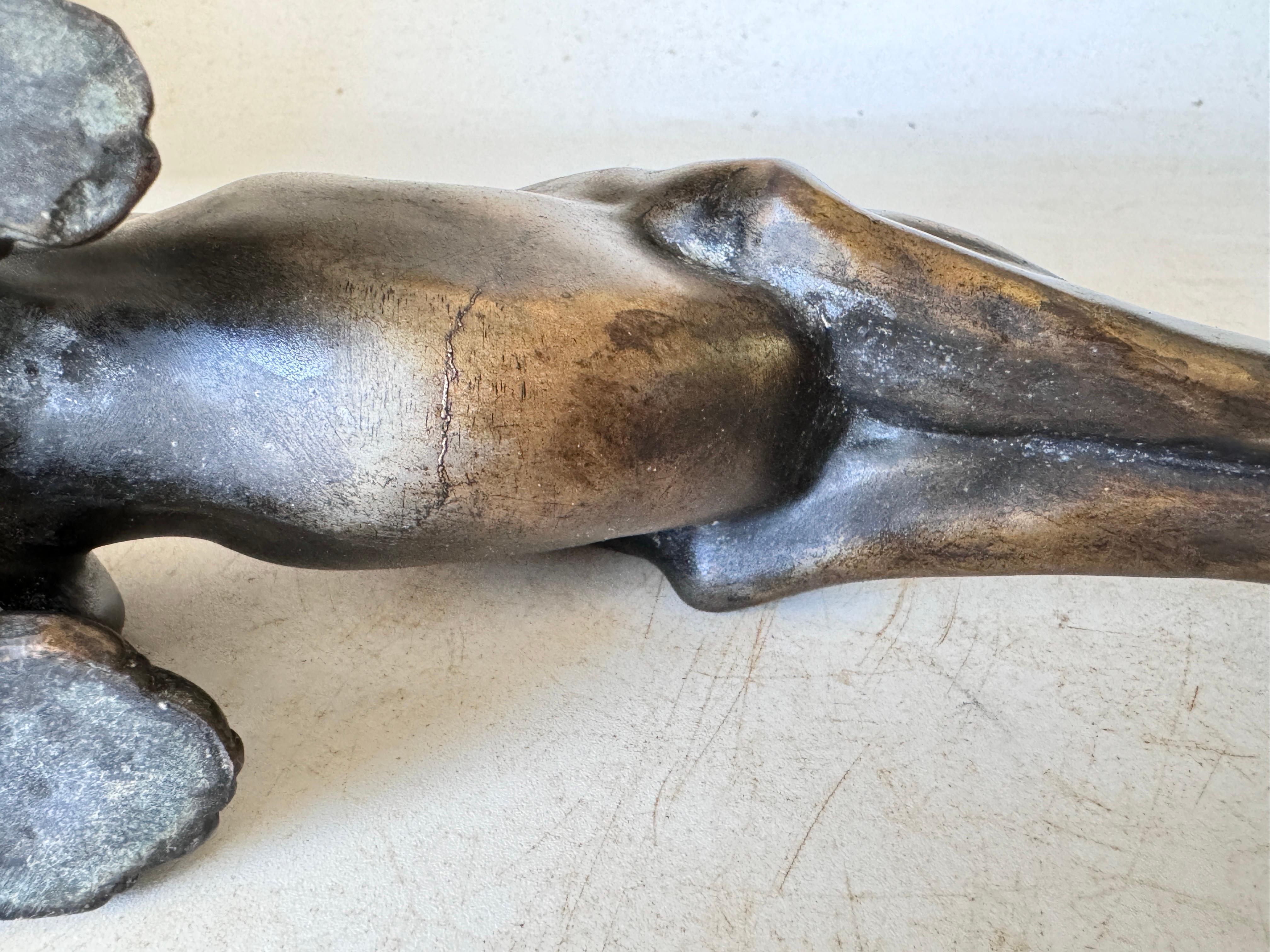 Autrichien Sculpture ancienne en bronze d'un chien à la patine brune, Autriche, vers 1920 en vente