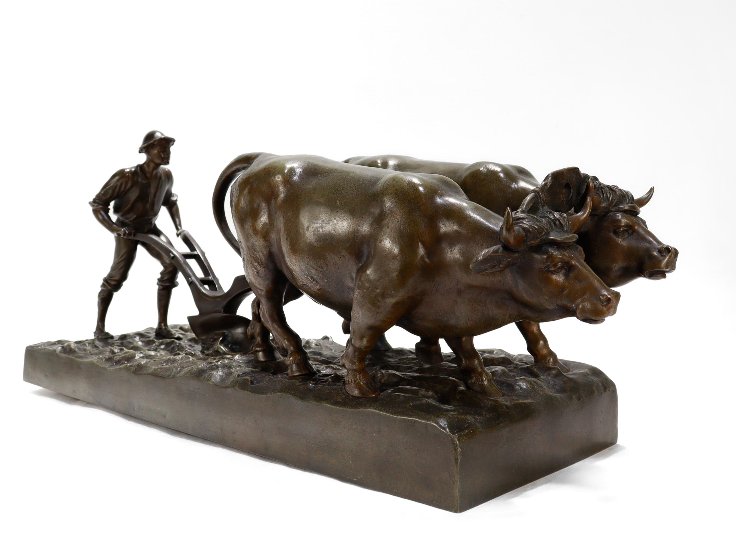 Sculpture ancienne d'un fermier pliant avec deux chèvres par Marcel Debut en vente 2