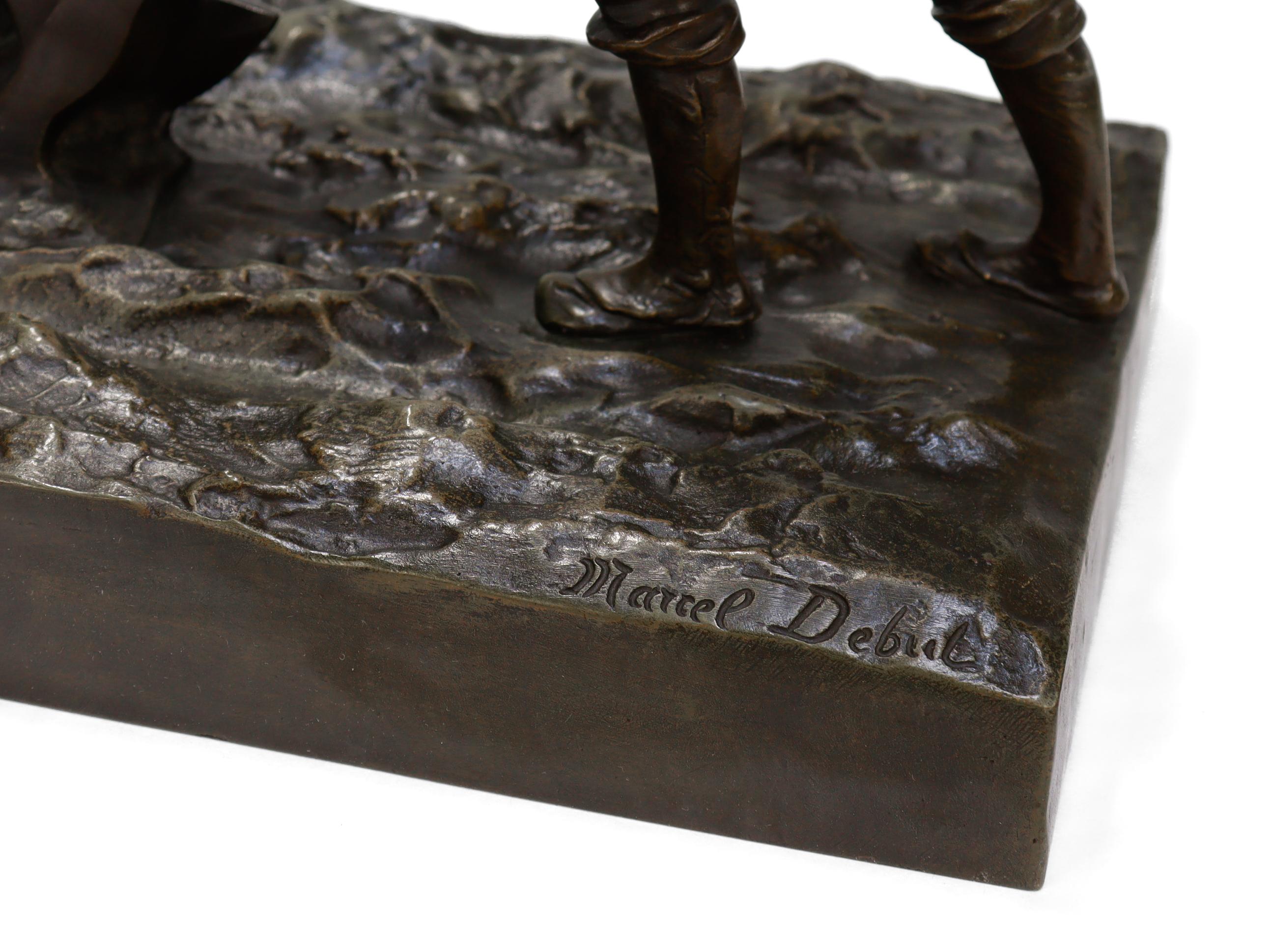 Patiné Sculpture ancienne d'un fermier pliant avec deux chèvres par Marcel Debut en vente