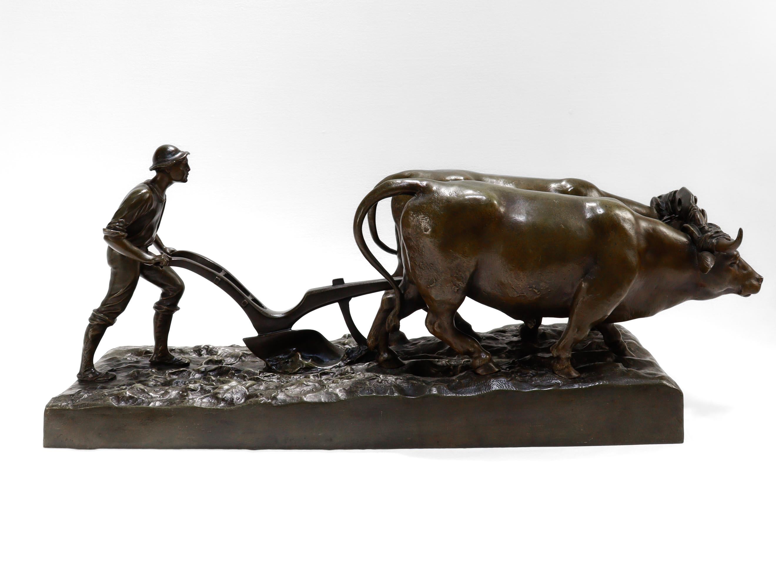 Sculpture ancienne d'un fermier pliant avec deux chèvres par Marcel Debut en vente 1