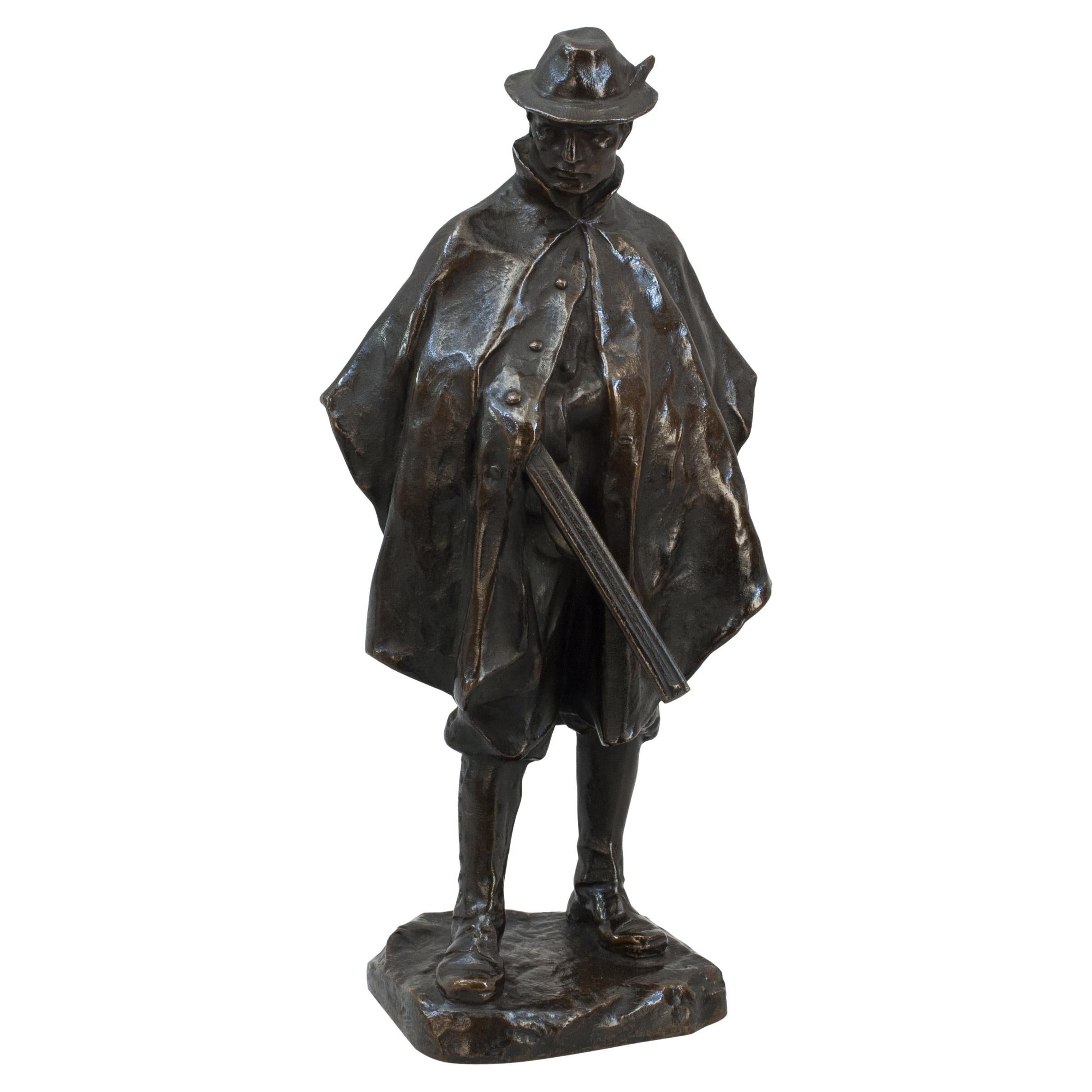 Escultura antigua de bronce de un cazador