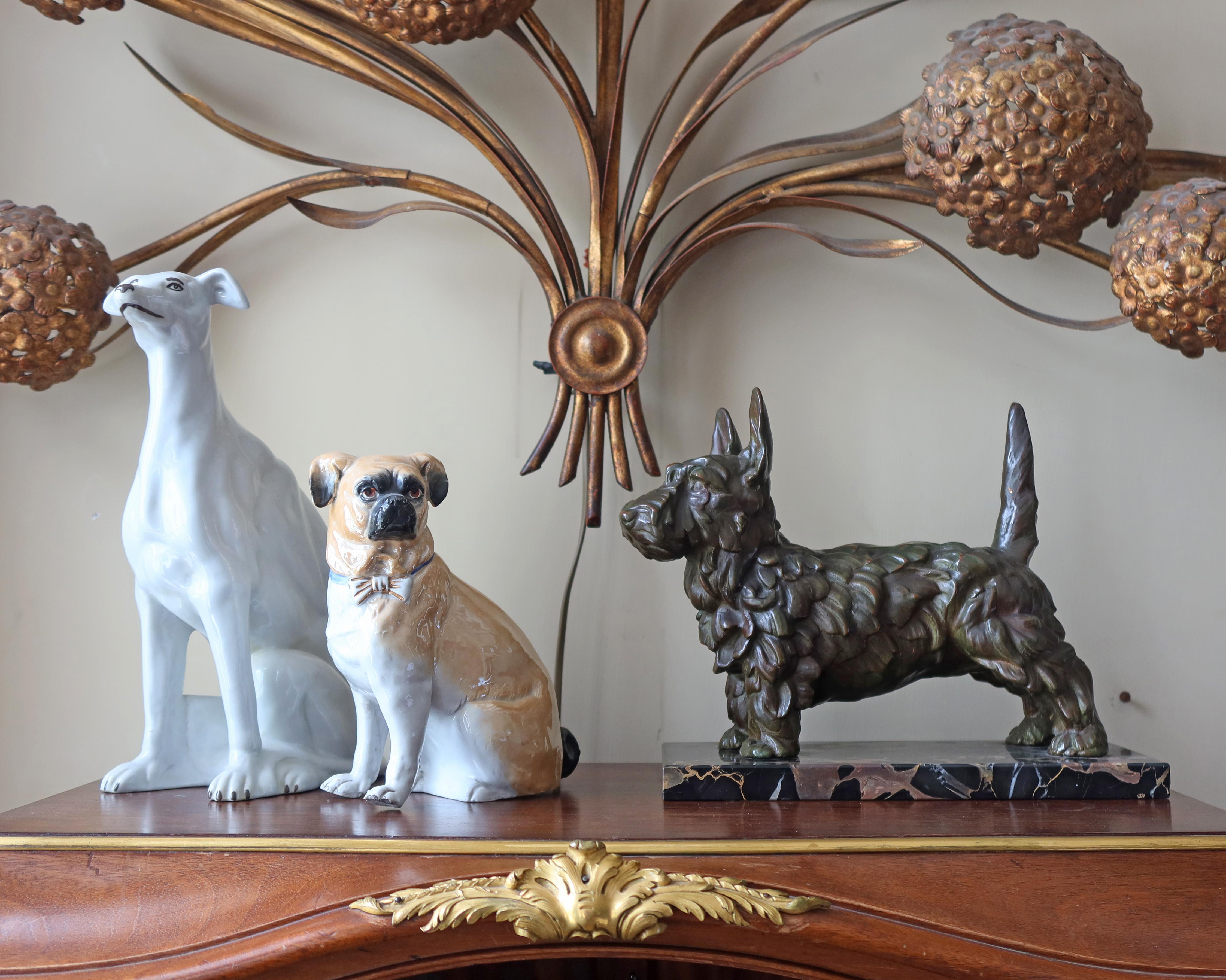 Art déco Sculpture ancienne d'un chien écossais - début du 20e siècle en vente