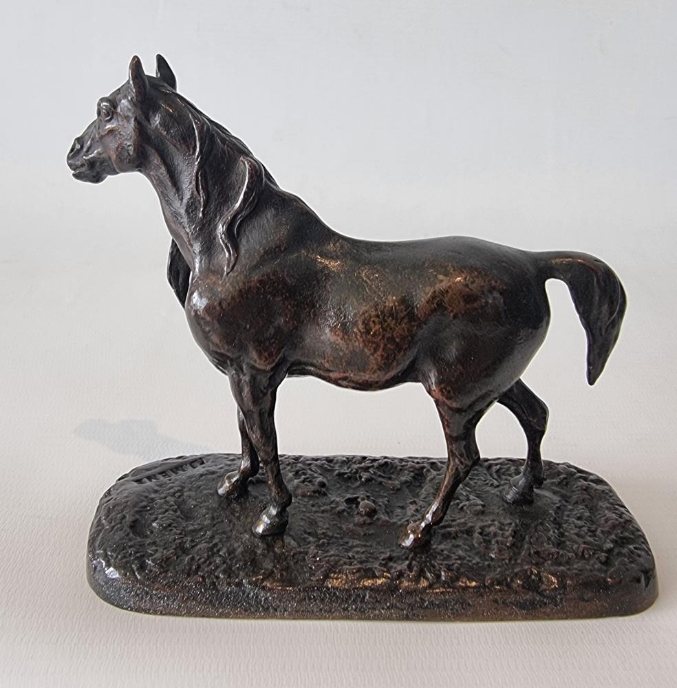 Eine schöne antike Skulptur eines Hengstes, betitelt  Cheval Arabe Nr. 1