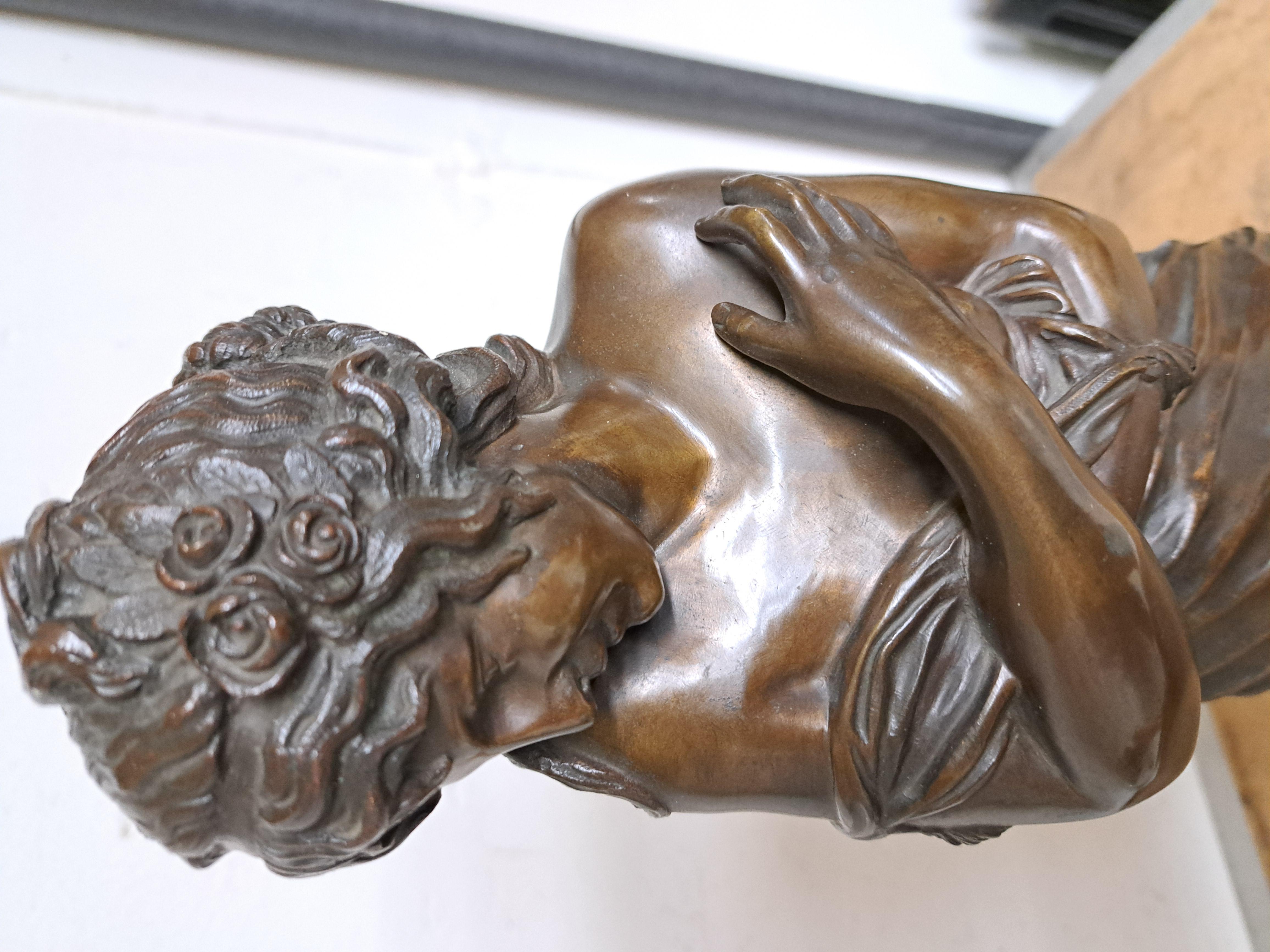 Vittoriano Scultura in bronzo antico di una donna in vendita