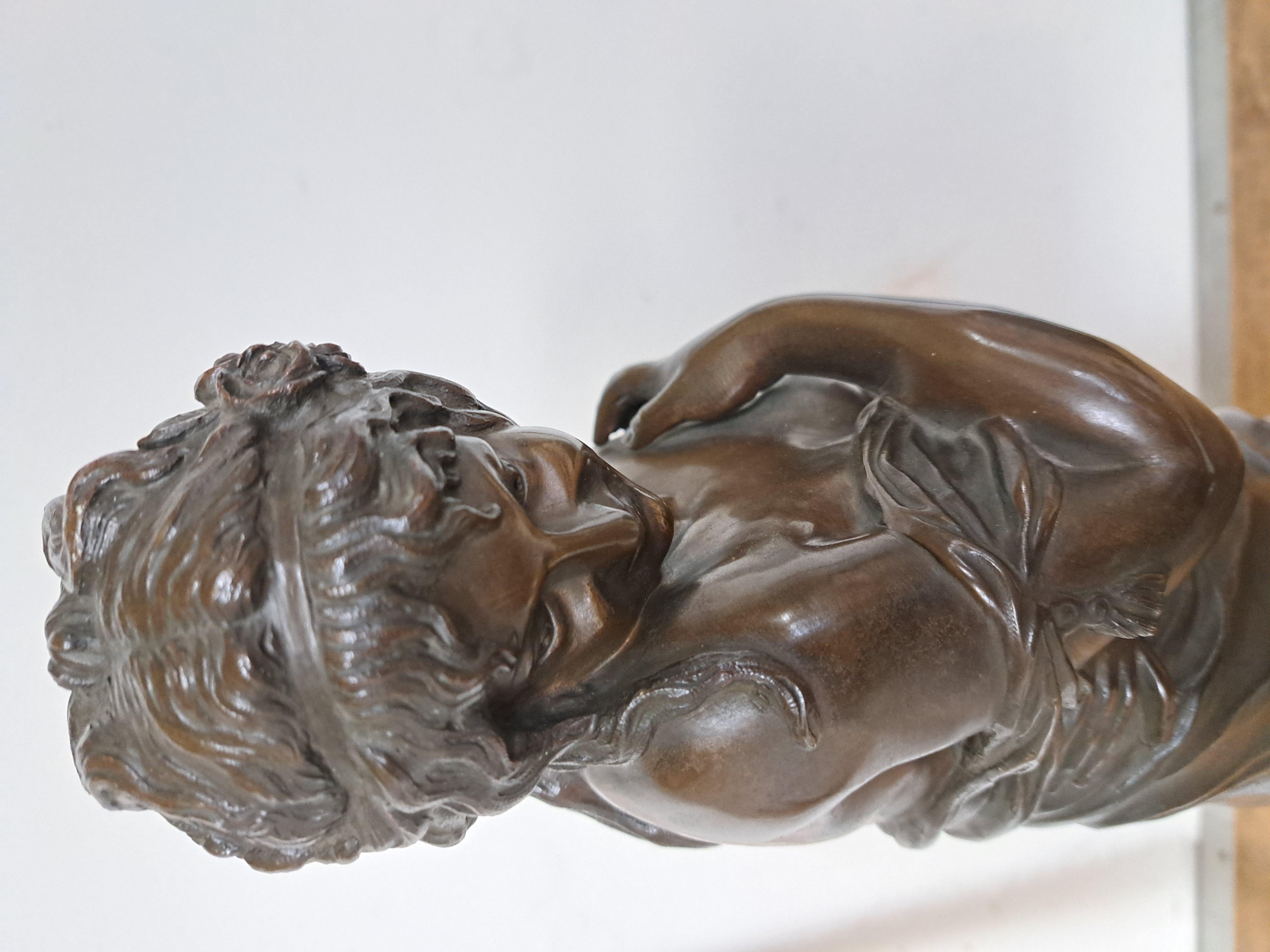 Scultura in bronzo antico di una donna in vendita 1