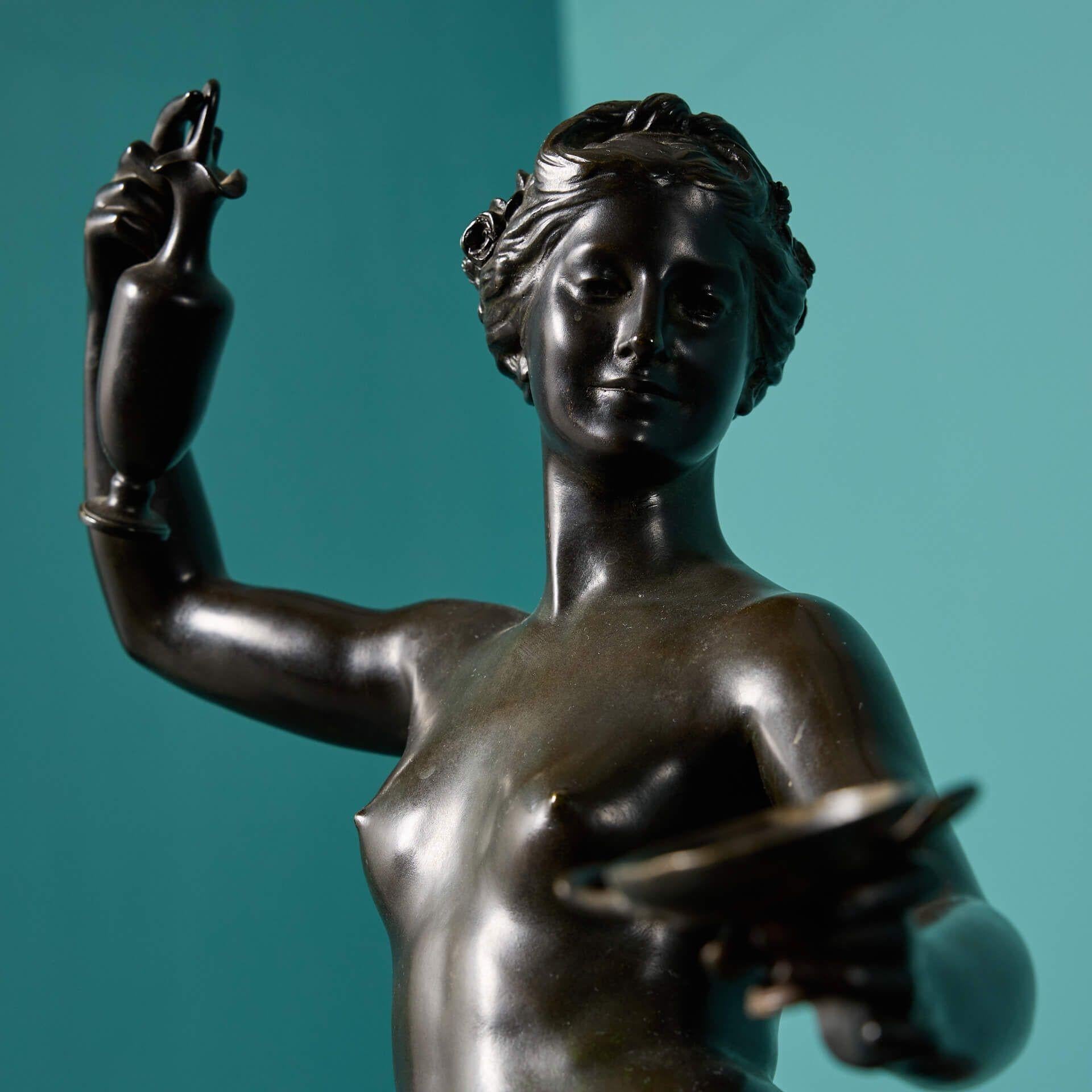 Neoclassico Scultura antica in bronzo di Ebe e l'Aquila di Giove in vendita
