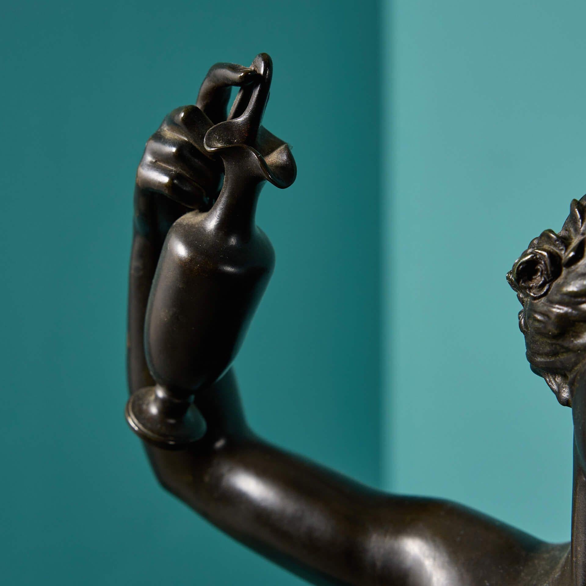 XIX secolo Scultura antica in bronzo di Ebe e l'Aquila di Giove in vendita