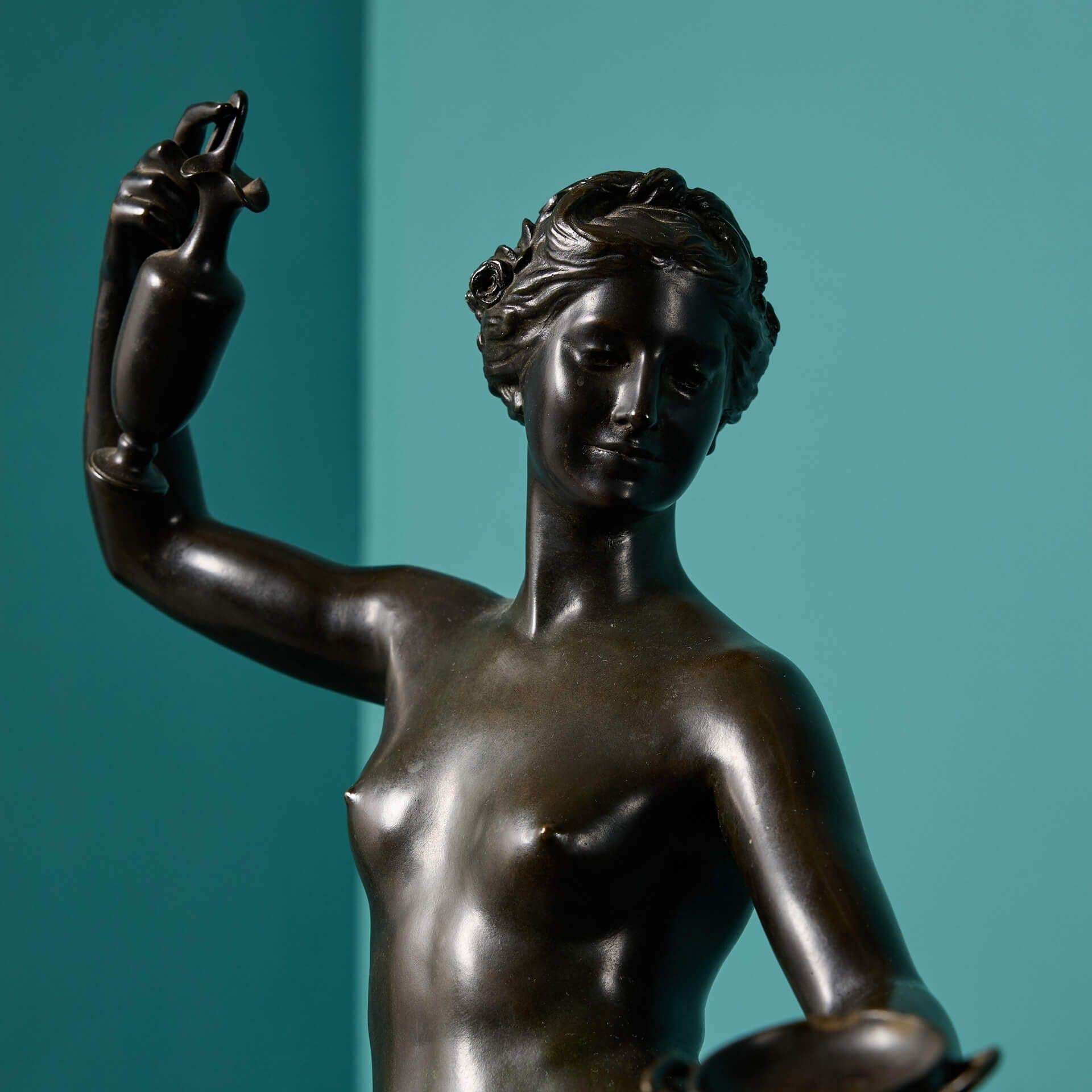 Bronzo Scultura antica in bronzo di Ebe e l'Aquila di Giove in vendita